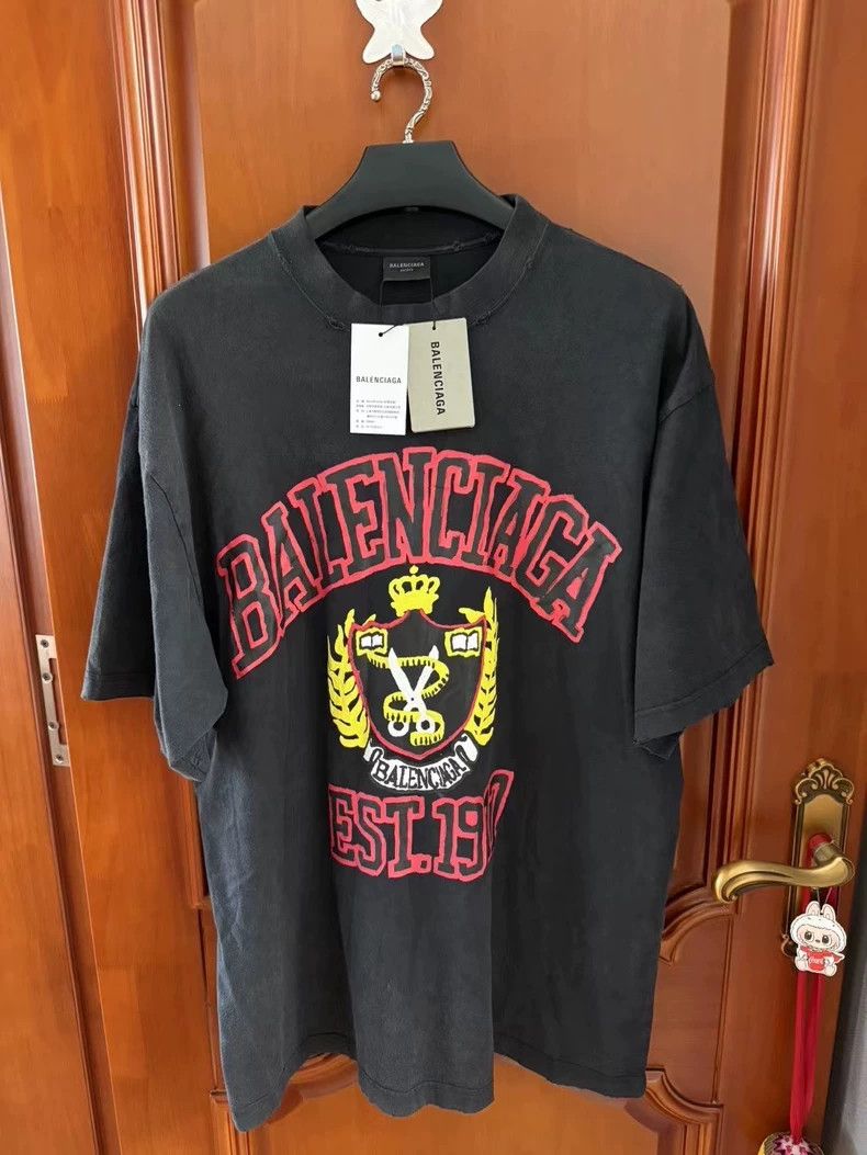 Balenciaga Balenciaga Scissors do old design short sleeves. Size US L / EU 52-54 / 3 - 1 Thumbnail