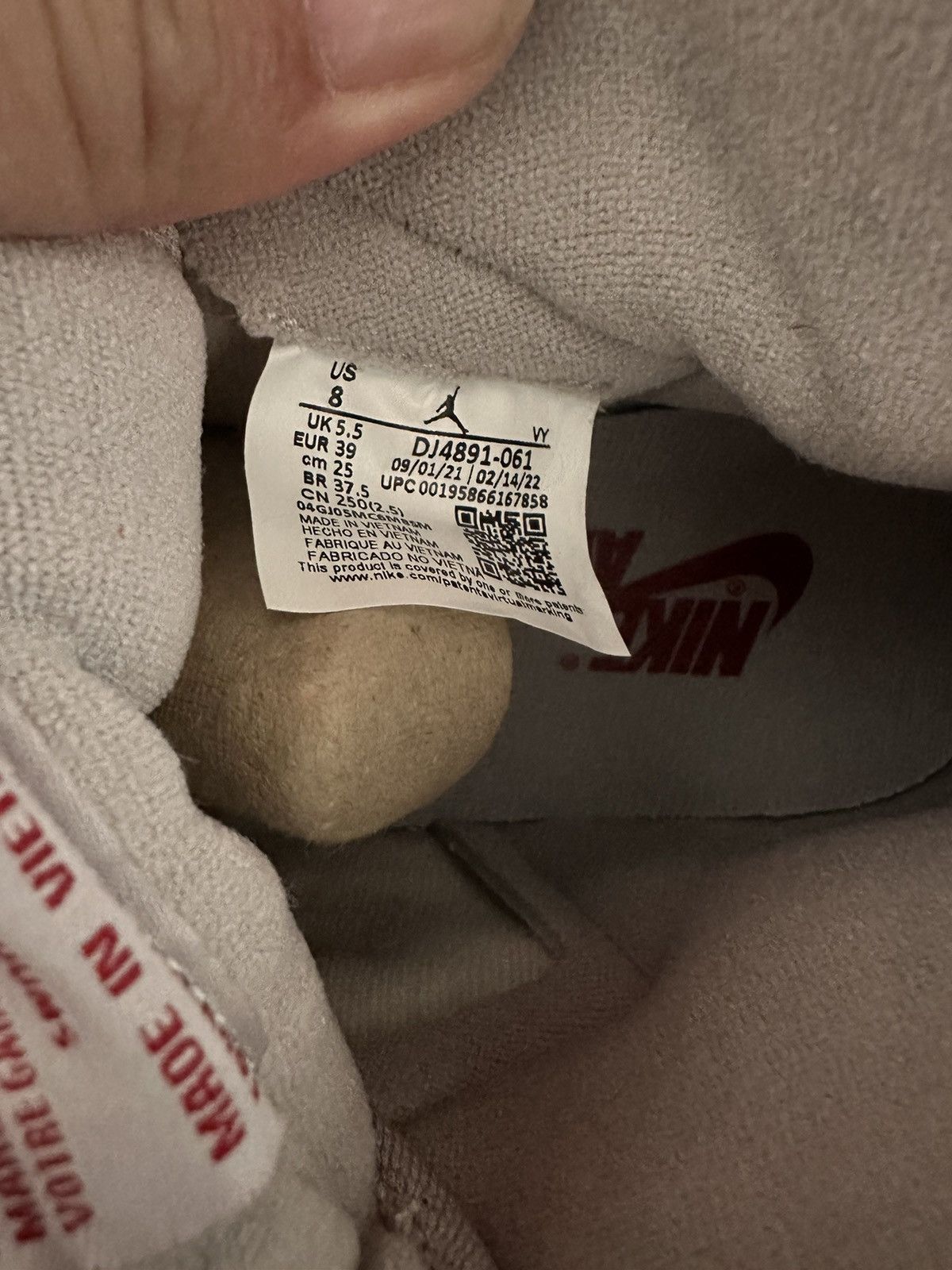 Jordan Brand × Nike Jordan 1 Retro High OG Varsity Red (Women's) Size US 8 / IT 38 - 7 Thumbnail