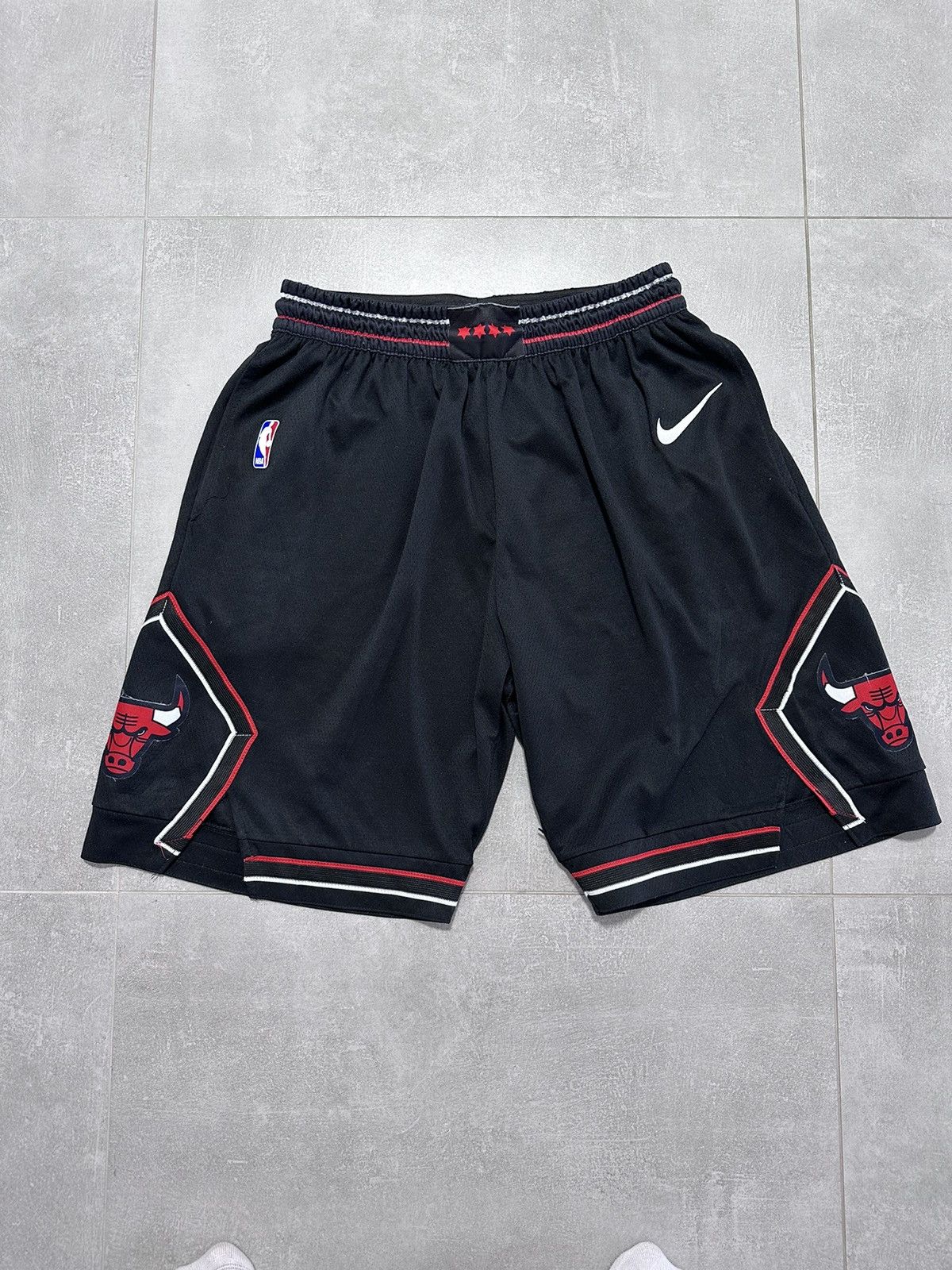NBA × Nike Nike Chicago Bulls Authentic Black NBA Engineered Shorts L Size US 34 / EU 50 - 1 Thumbnail