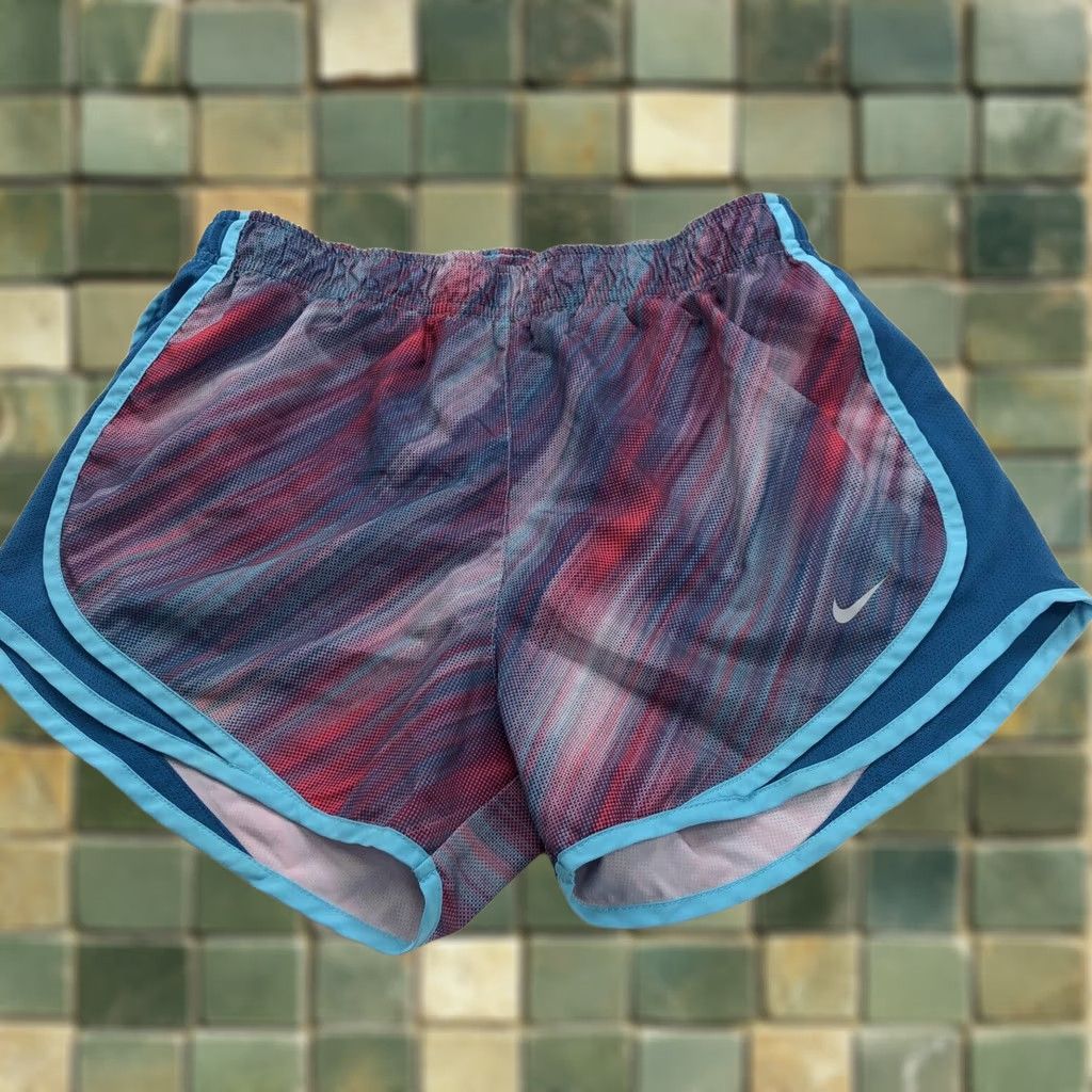 Nike Nike Women Shorts Athletic 3" Lined Geometric Abstract Inseam 3 in XS? Size 28" / US 6 / IT 42 - 1 Thumbnail