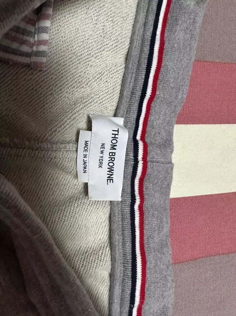 Thom Browne Thom Browne size4 Classic striped shorts in grey Size US 29 - 3 Thumbnail