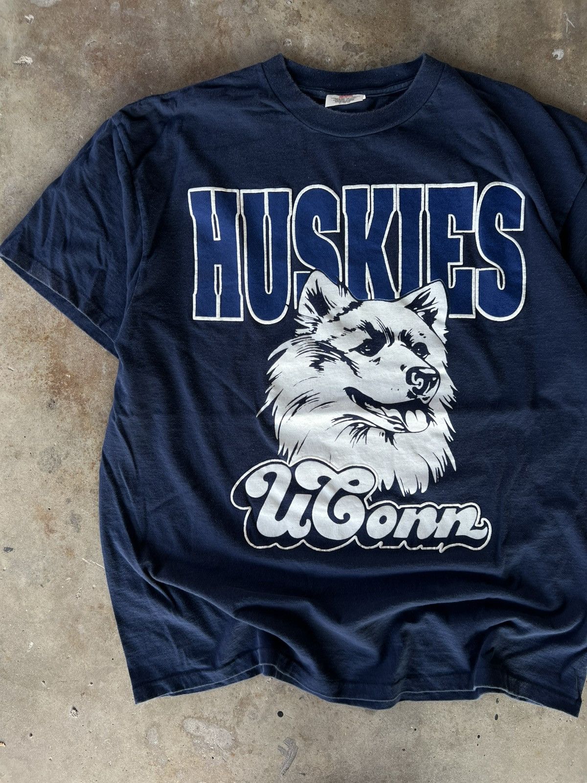 Starter Vintage 90’s NCAA UConn Huskies T Shirt Size US XL / EU 56 / 4 - 1 Thumbnail