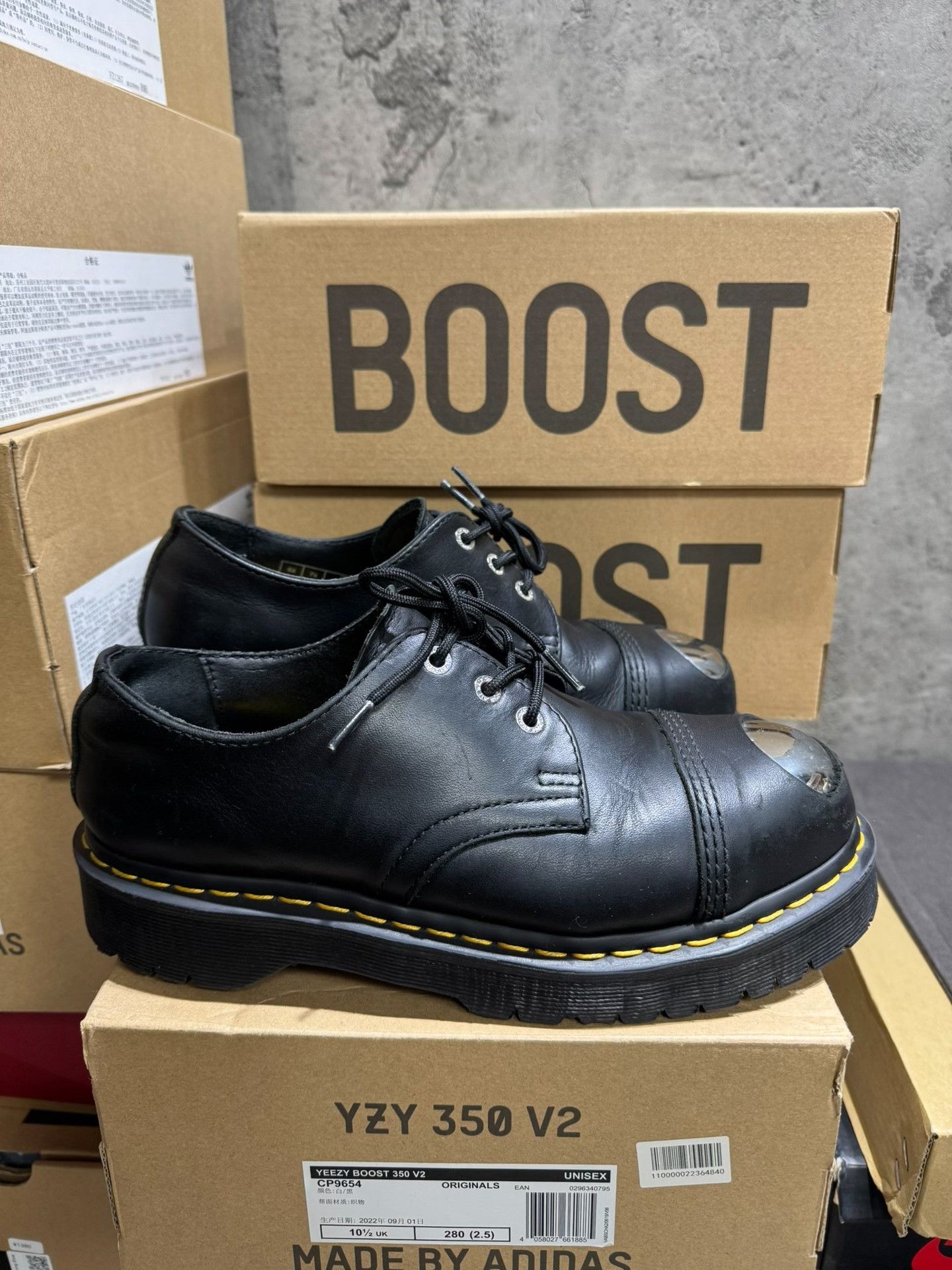 Dr. Martens Dr. Martens Yellow Lowtop Sneakers 7.5 Men Size US 7.5 / EU 40-41 - 1 Thumbnail