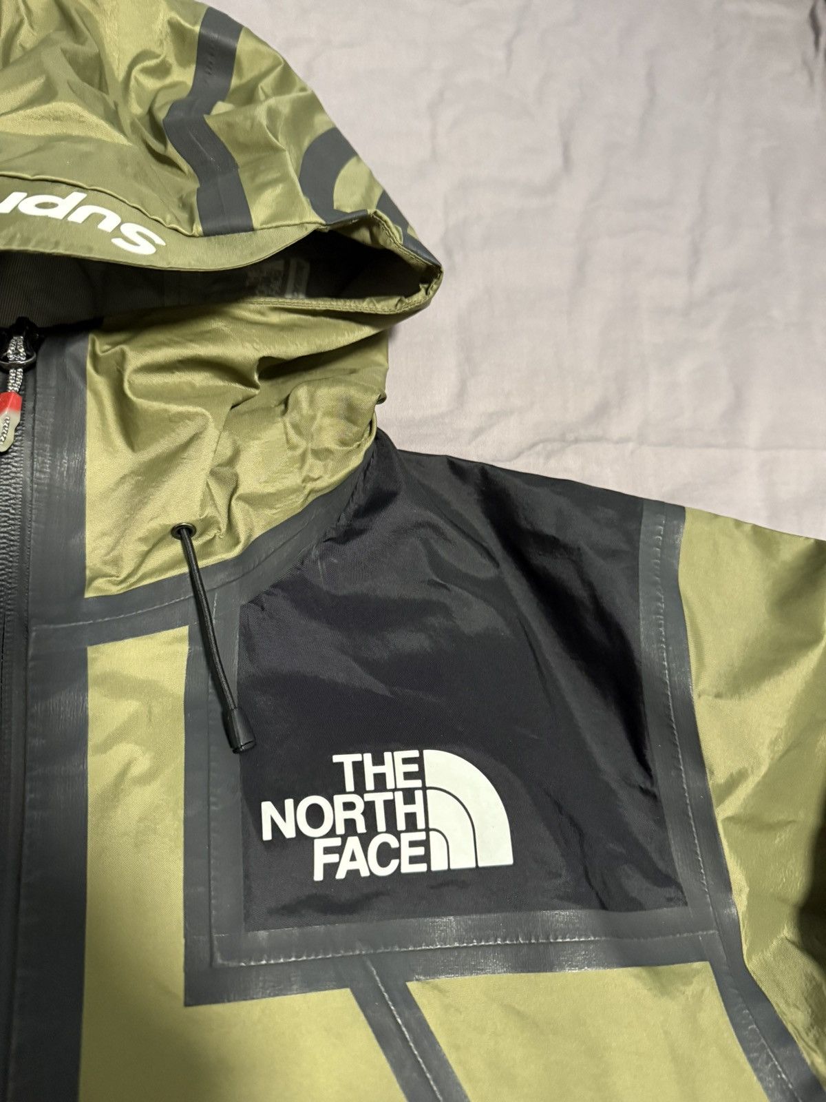 Supreme × The North Face Supreme the north face summit series outer tape seam Jacket Size US M / EU 48-50 / 2 - 4 Thumbnail