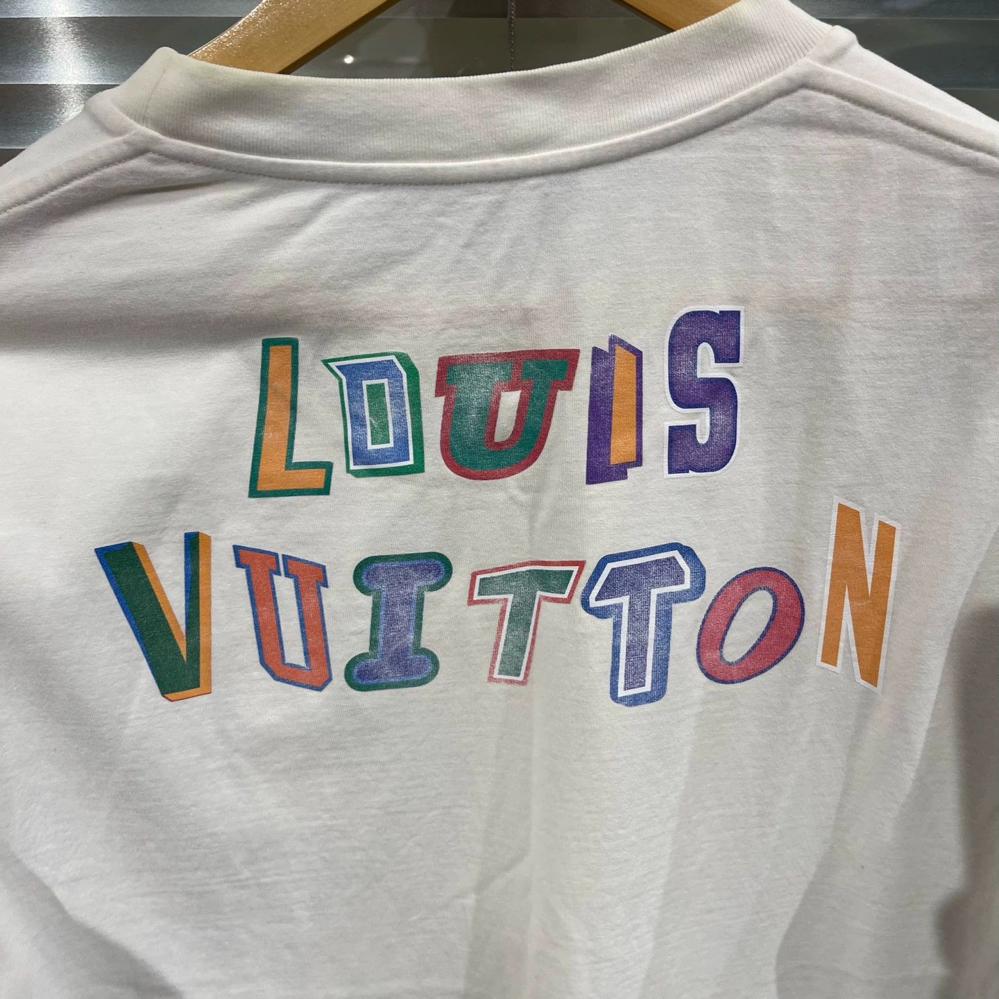 Louis Vuitton LV x NBA Letter Print M Tee 95 New Back Flaw Size US M / EU 48-50 / 2 - 5 Thumbnail