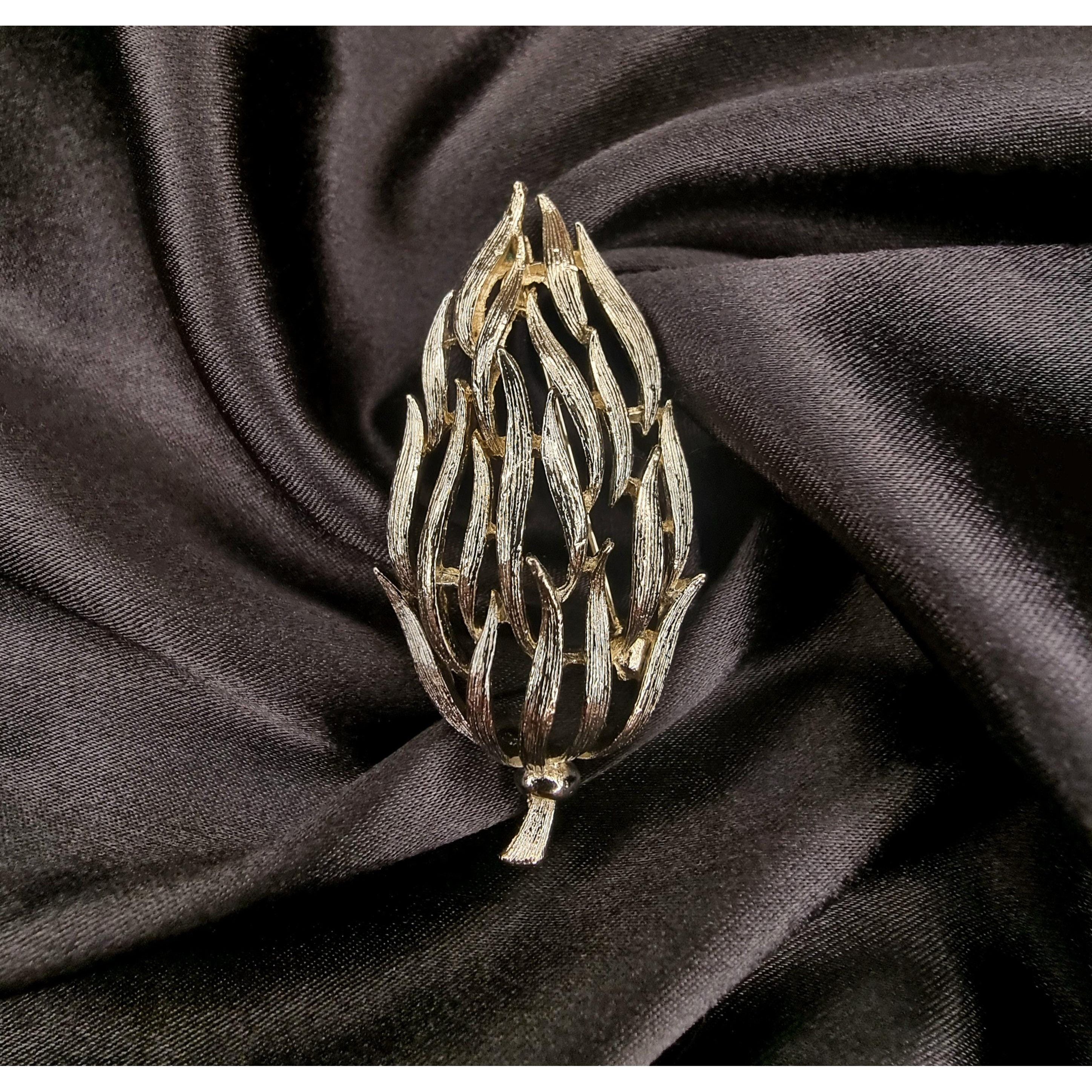 Vintage Vintage LISNER Signed Silver Tone Leaf Branch Brooch Pin Size ONE SIZE - 1 Thumbnail