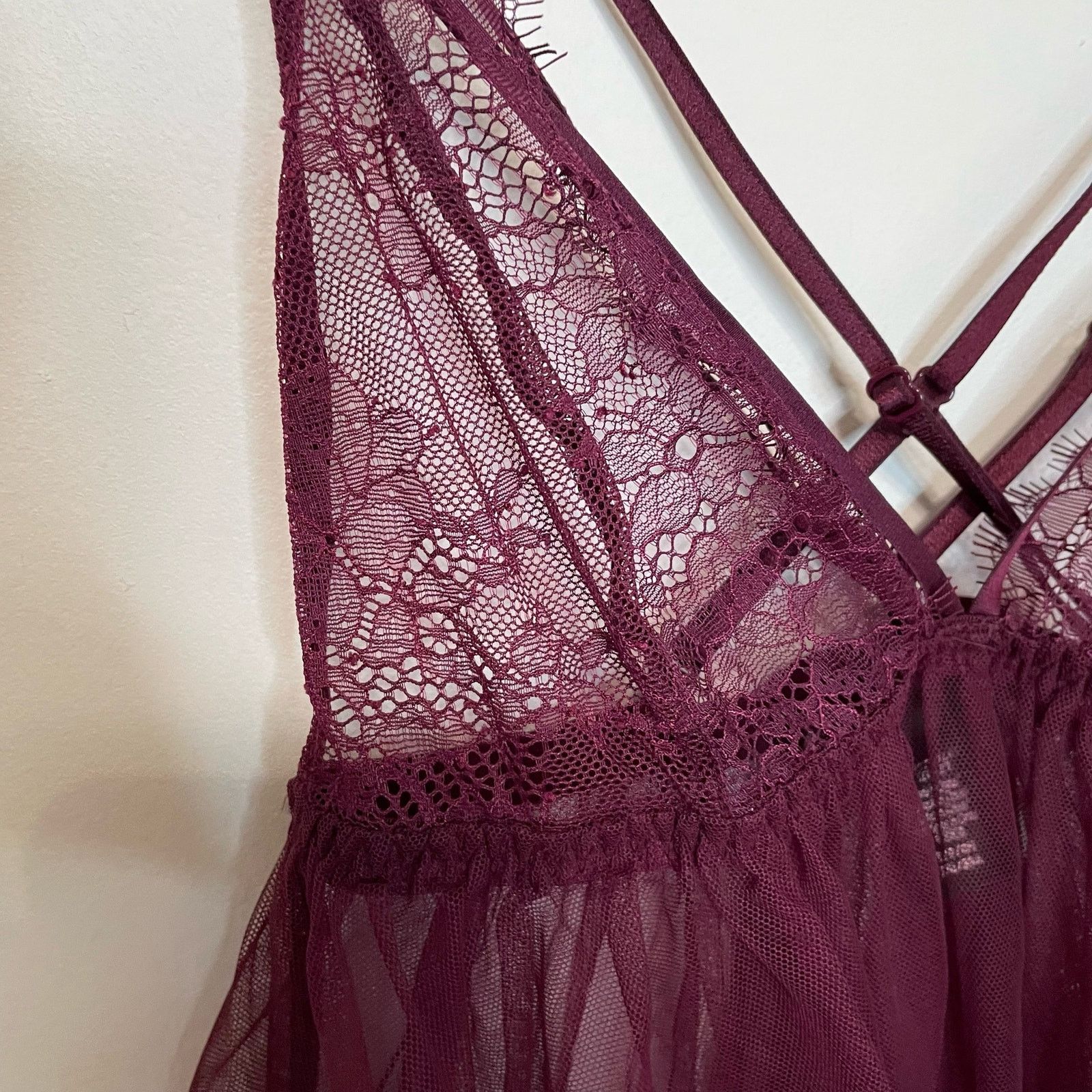 Victoria's Secret Victoria's Secret Burgundy Camisole S Lace Tulle Strappy Size ONE SIZE - 2 Thumbnail
