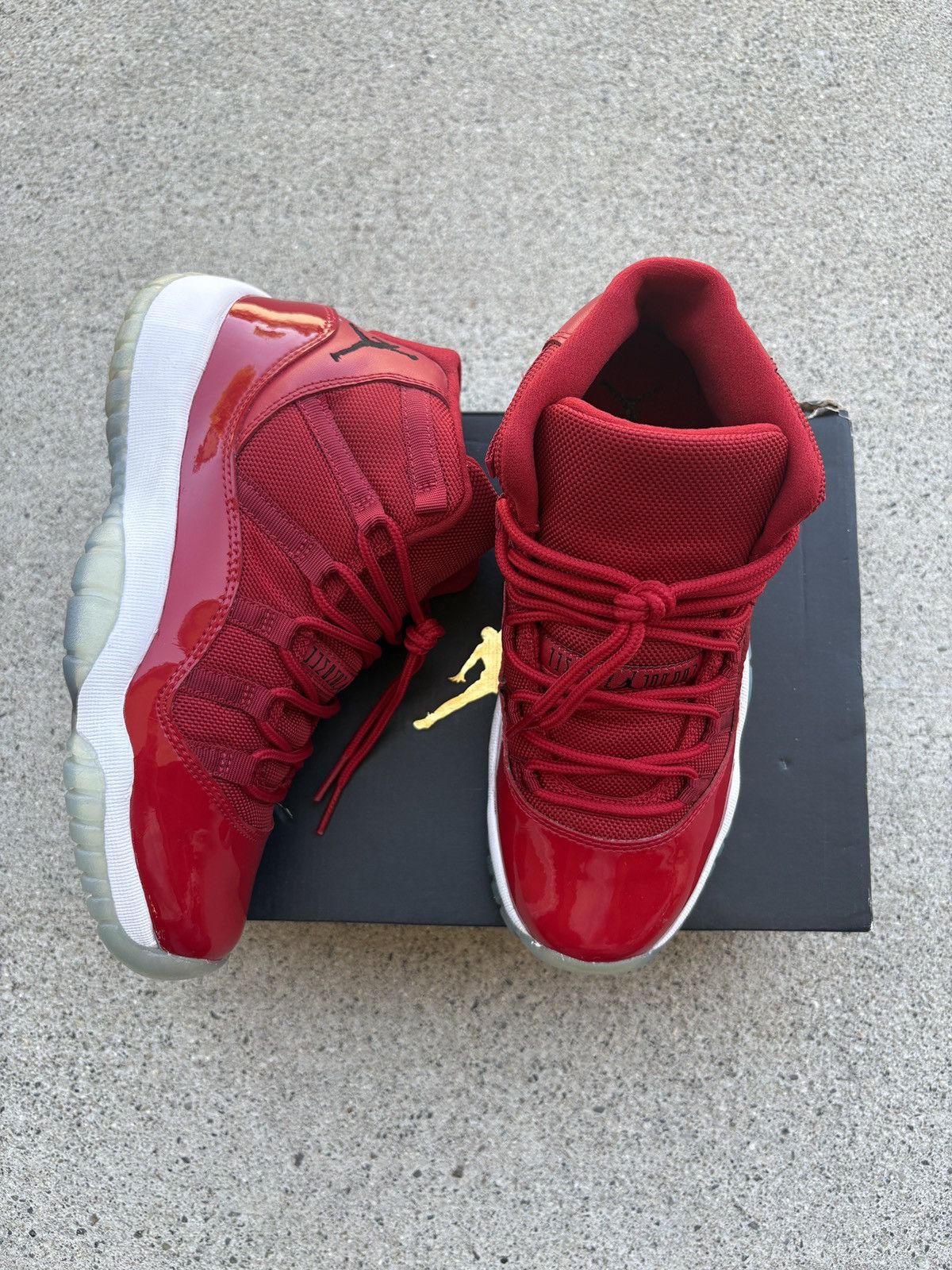 Jordan Brand Jordan 11 Retro “Win Like 96” Size 5Y (GS) Size US 5 / EU 37 - 6 Thumbnail