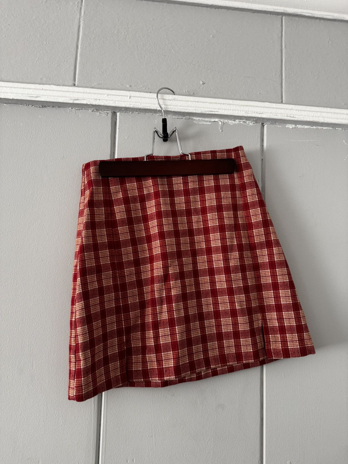 Brandy Melville Brandy Melville Mini skirt Red Plaid XS (size 0) 90’s Style Size 24" / US 00 / IT 34 - 1 Thumbnail