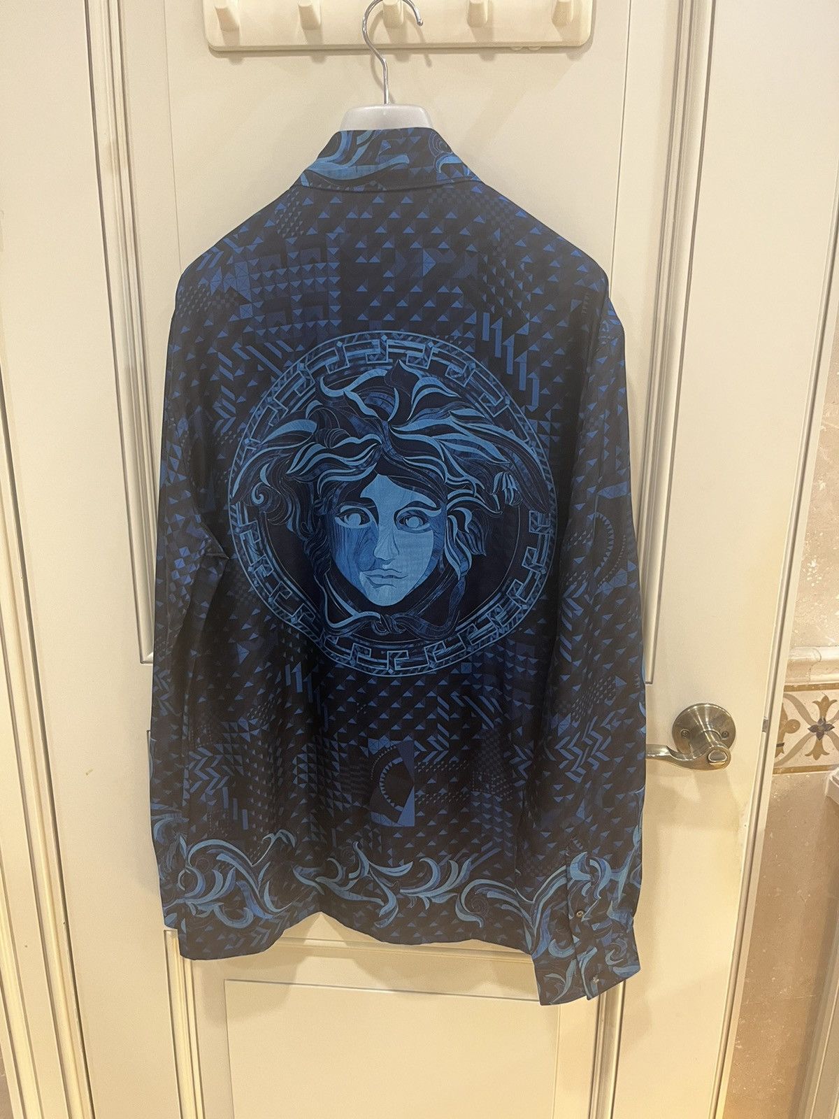Versace hand drawn Barocco print silk shirt collar size40 Size US M / EU 48-50 / 2 - 10 Thumbnail