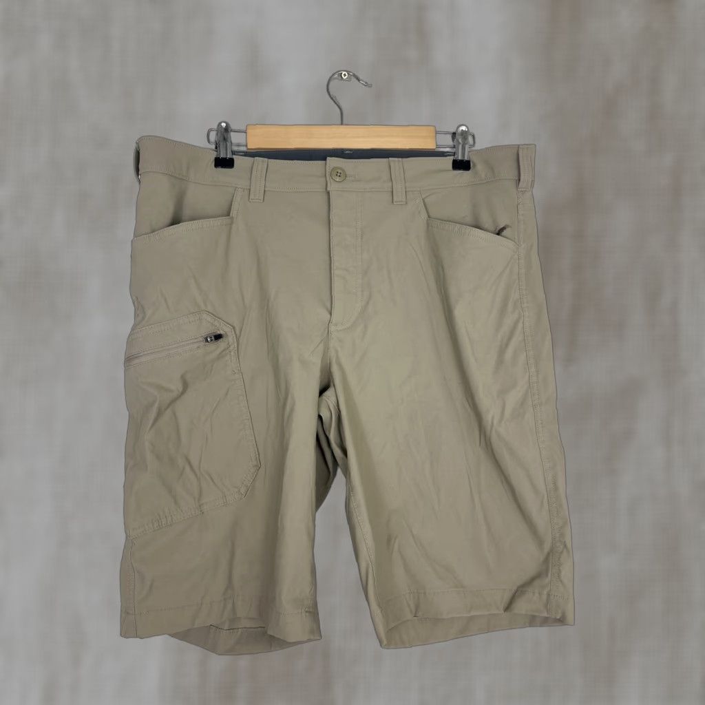 Eddie Bauer Eddie Bauer Cargo Shorts Mens Beige Nylon Spandex 38x11 Pockets Size US 38 / EU 54 - 1 Thumbnail