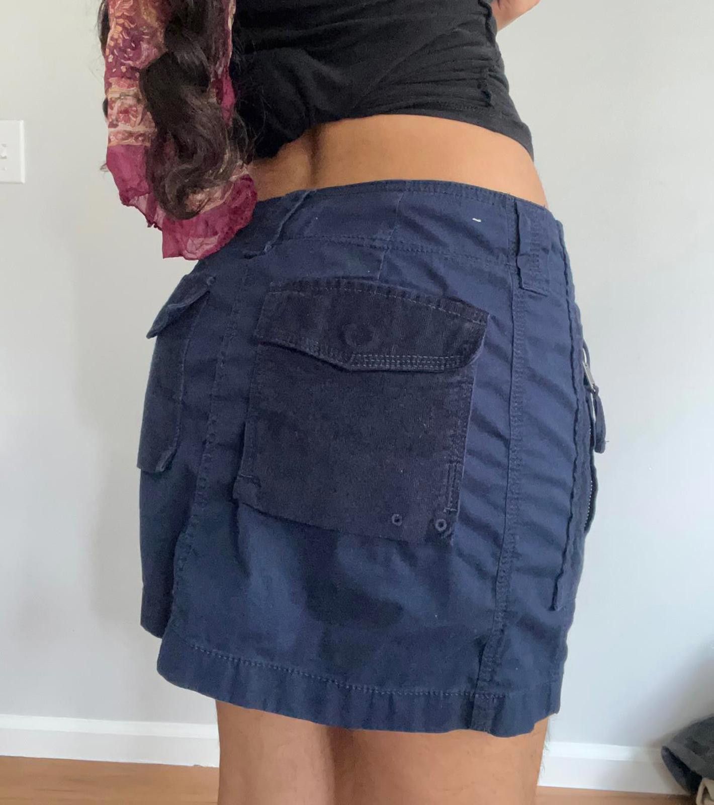 Abercrombie & Fitch Women’s navy blue Abercrombie and fitch mini skirt Size 28" / US 6 / IT 42 - 4 Thumbnail