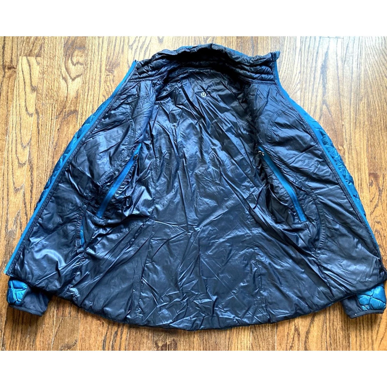 Lululemon Lululemon Puffer Jacket Womens Size 4 Reversible Blue Black Down Zip Jacket Athleisure Womens Winter Fall Spring Activewear Size S / US 4 / IT 40 - 7 Thumbnail