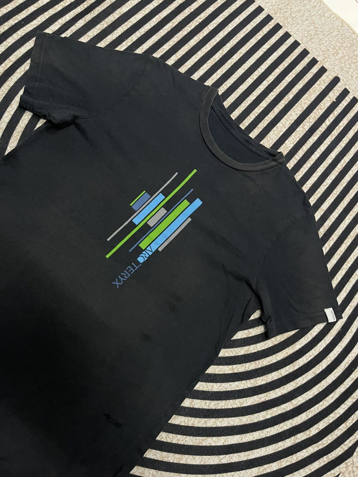 Arc'teryx 2000s ARCTERYX DISTRESSED SHIRT ART PRINT Size US S / EU 44-46 / 1 - 5 Thumbnail