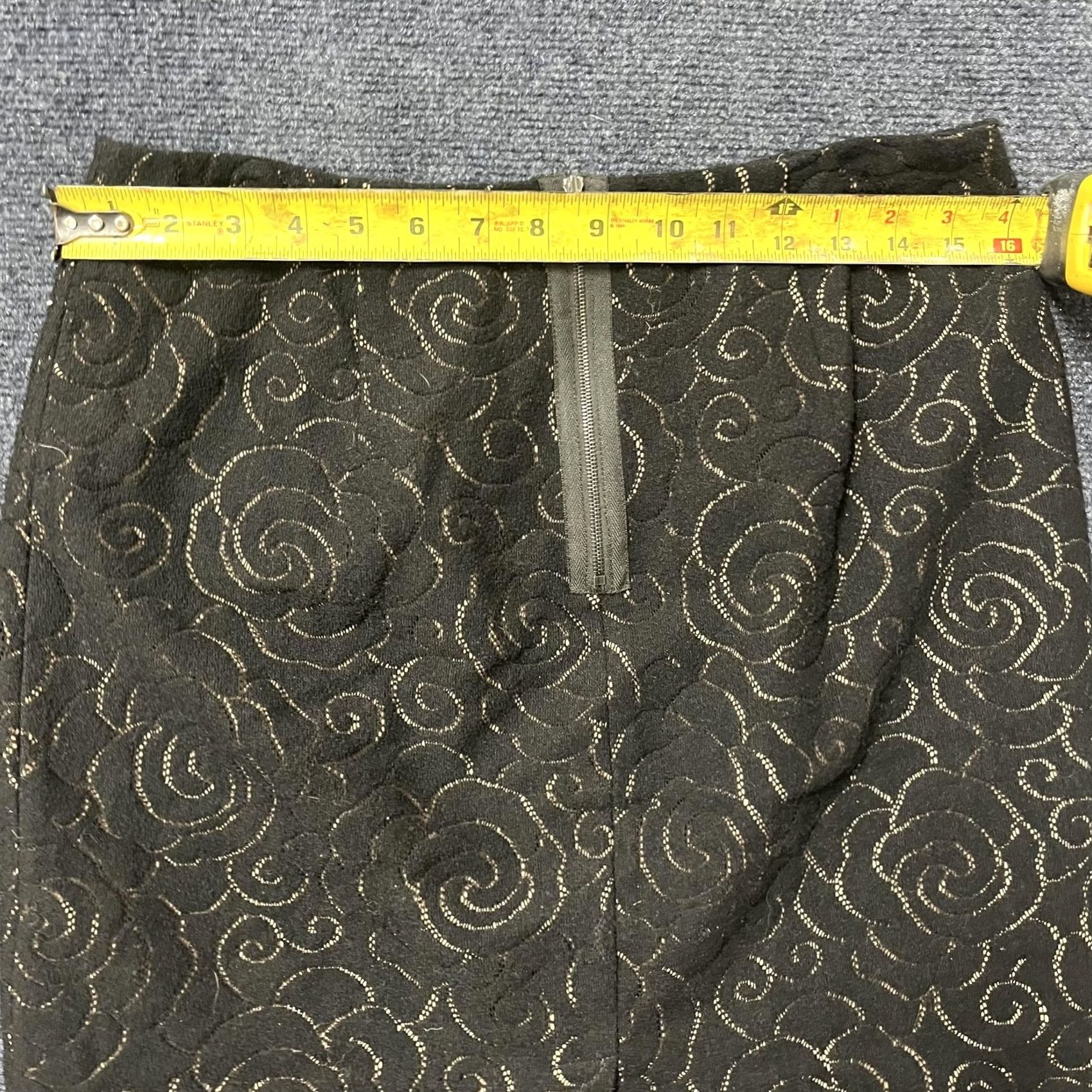 Vintage Worth Skirt Womens 6 Black Gold Jacquard Floral Pencil Knee Length Dressy Size 28" / US 6 / IT 42 - 3 Thumbnail