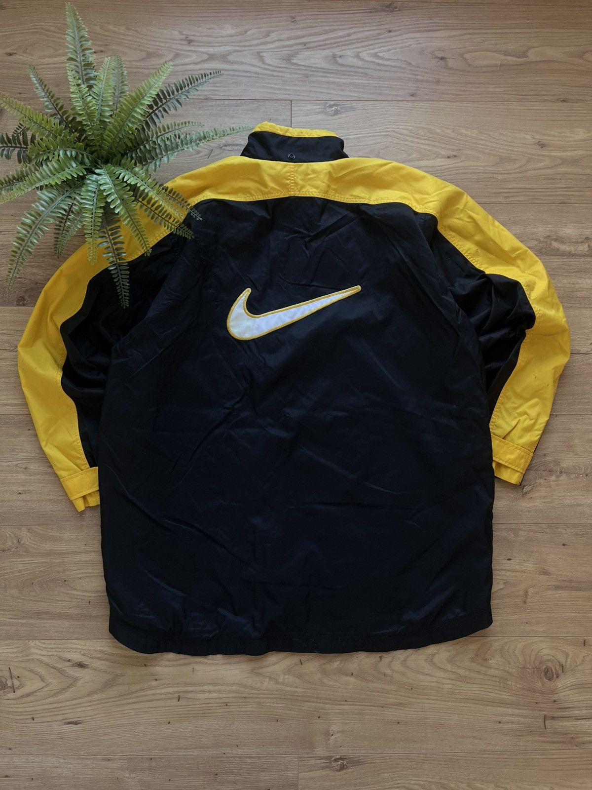 Nike 90’s NIKE BIG BACK SWOOSH LOGO OVERSIZED RETRO TRACK JACKET Size US XL / EU 56 / 4 - 1 Thumbnail