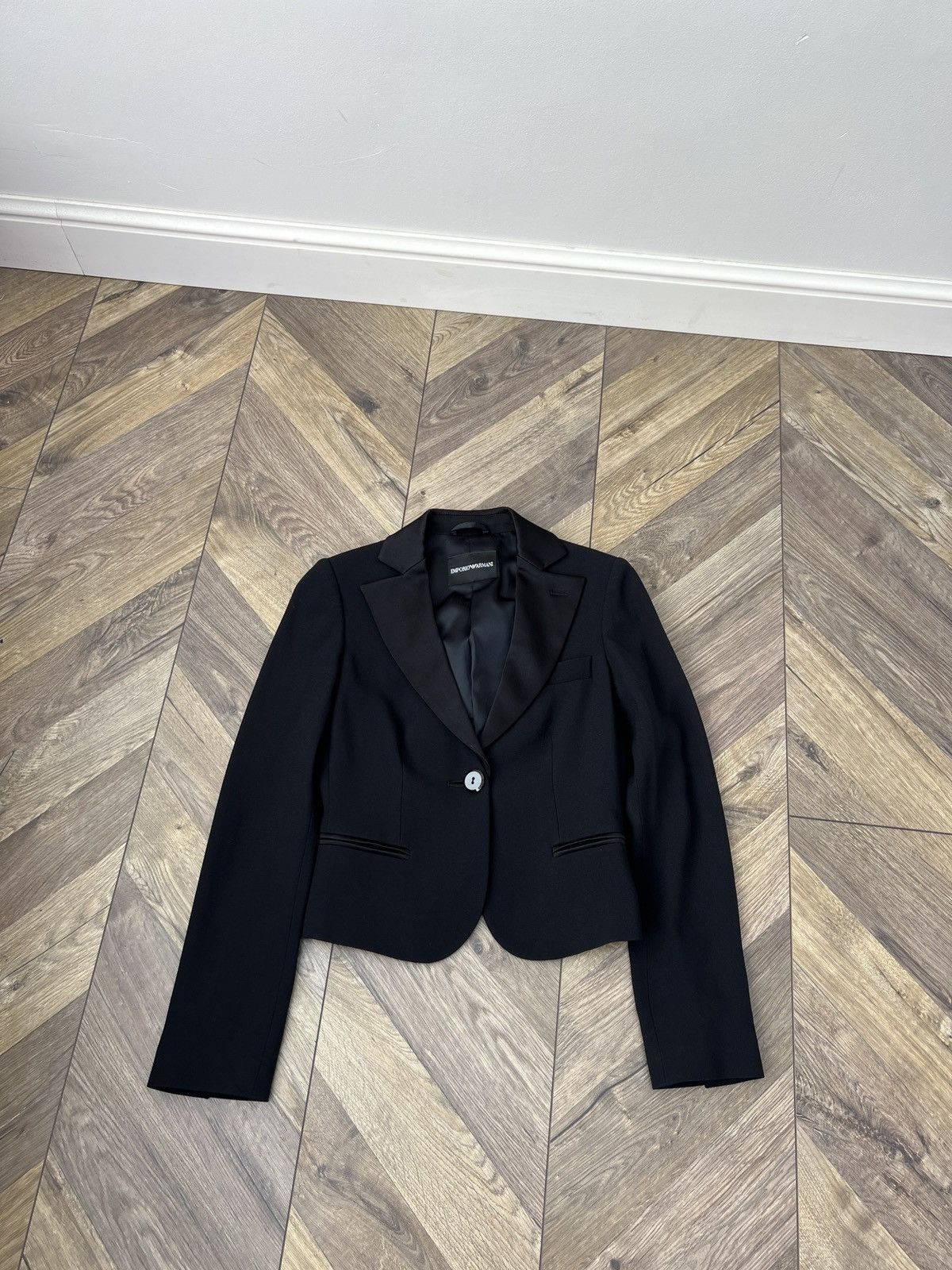 Emporio Armani Vintage Emporio Armani Women’s Black Cropped Tuxedo Blazer Size XS / US 0-2 / IT 36-38 - 1 Thumbnail