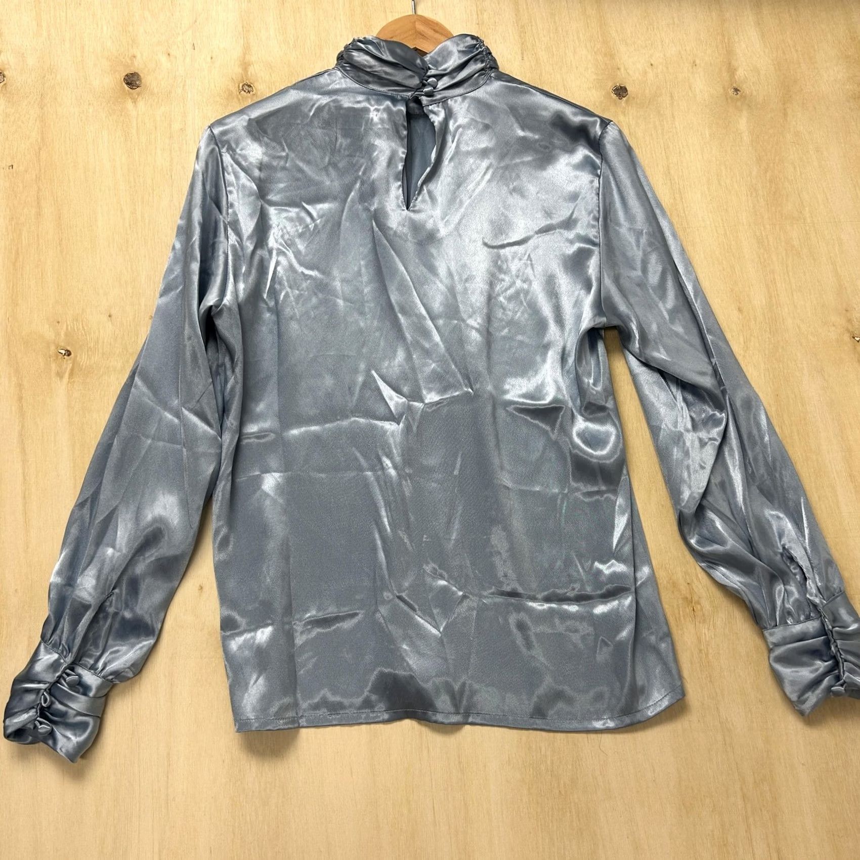 Vintage VINTAGE Karen Scott Blouse Women 8 Silver Satin High Neck Ruffle Cuff Long Sleeve Size M / US 6-8 / IT 42-44 - 4 Thumbnail