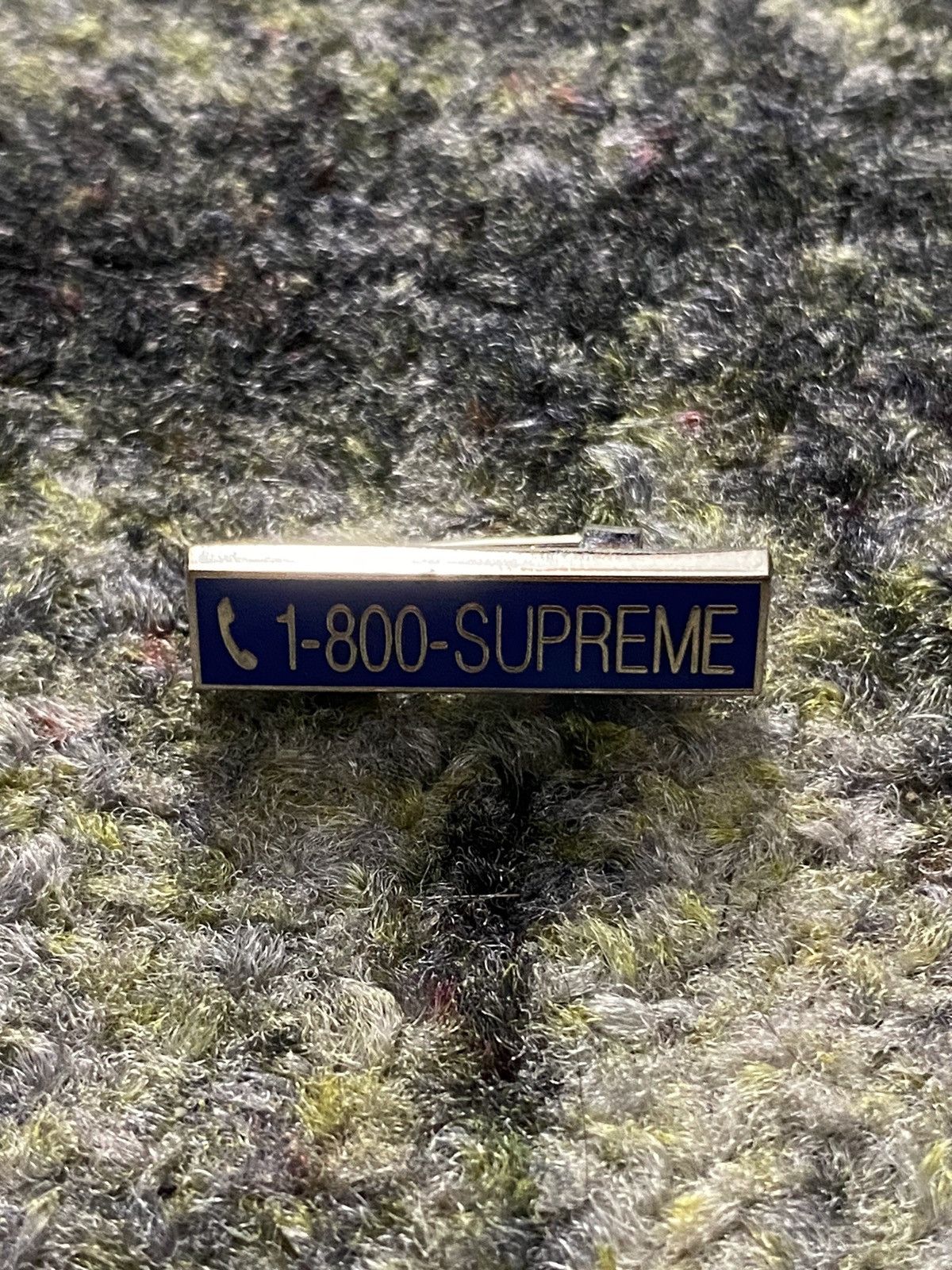 Supreme Supreme Store Phone Number Pin Size ONE SIZE - 2 Thumbnail