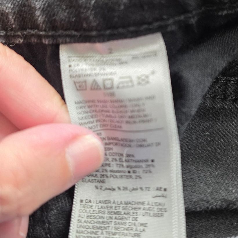 Old Navy Old Navy Black Distressed BF Mid Rise Cuffed Shorts - Sz 2 Size 26" / US 2 / IT 38 - 4 Thumbnail