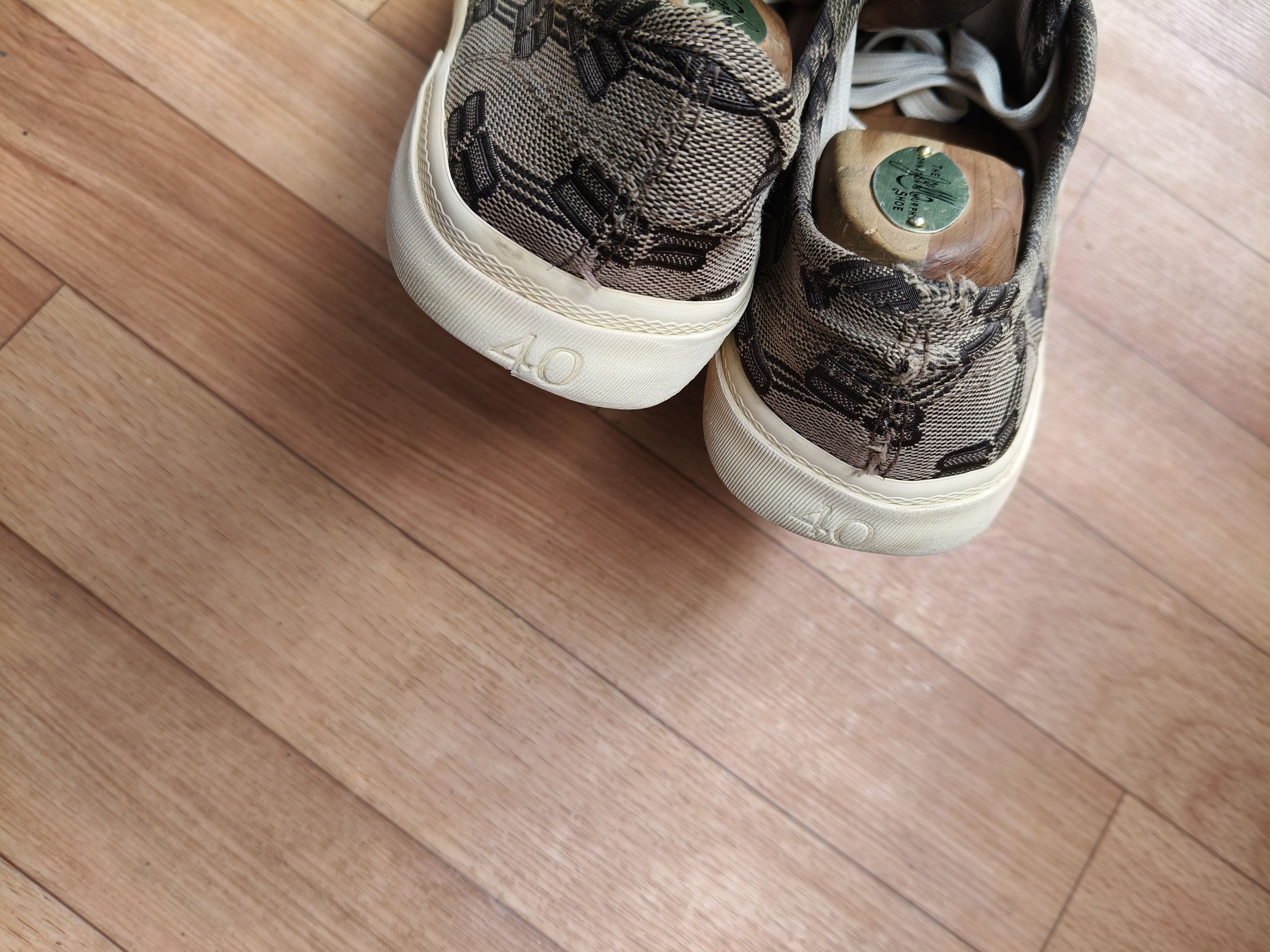 Balenciaga Balenciaga logo embroidered canvas Size US 7 / EU 40 - 10 Thumbnail