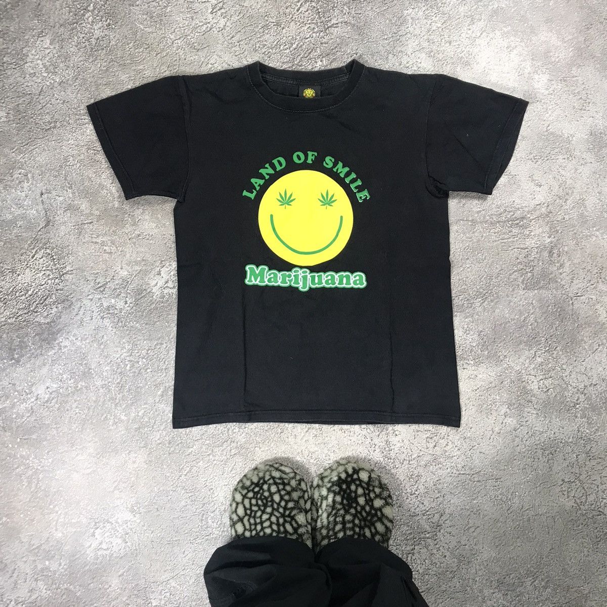 Vintage Vintage Y2K Graphic Tee Land of Smile Marijuana Streetwear X Size US XS / EU 42 / 0 - 1 Thumbnail
