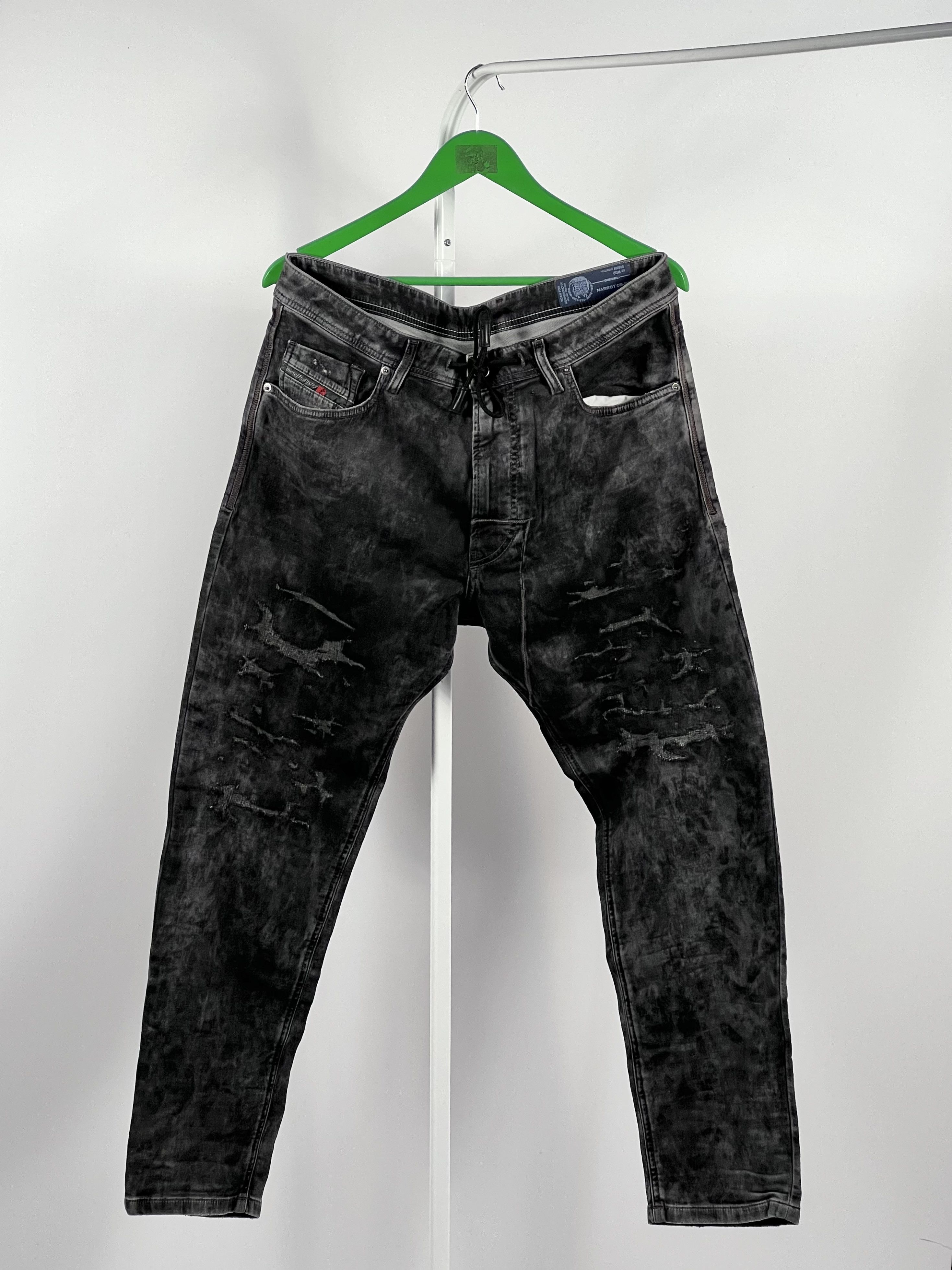 image of Distressed Diesel Narrot Cb Ne W32 in Black, Men's