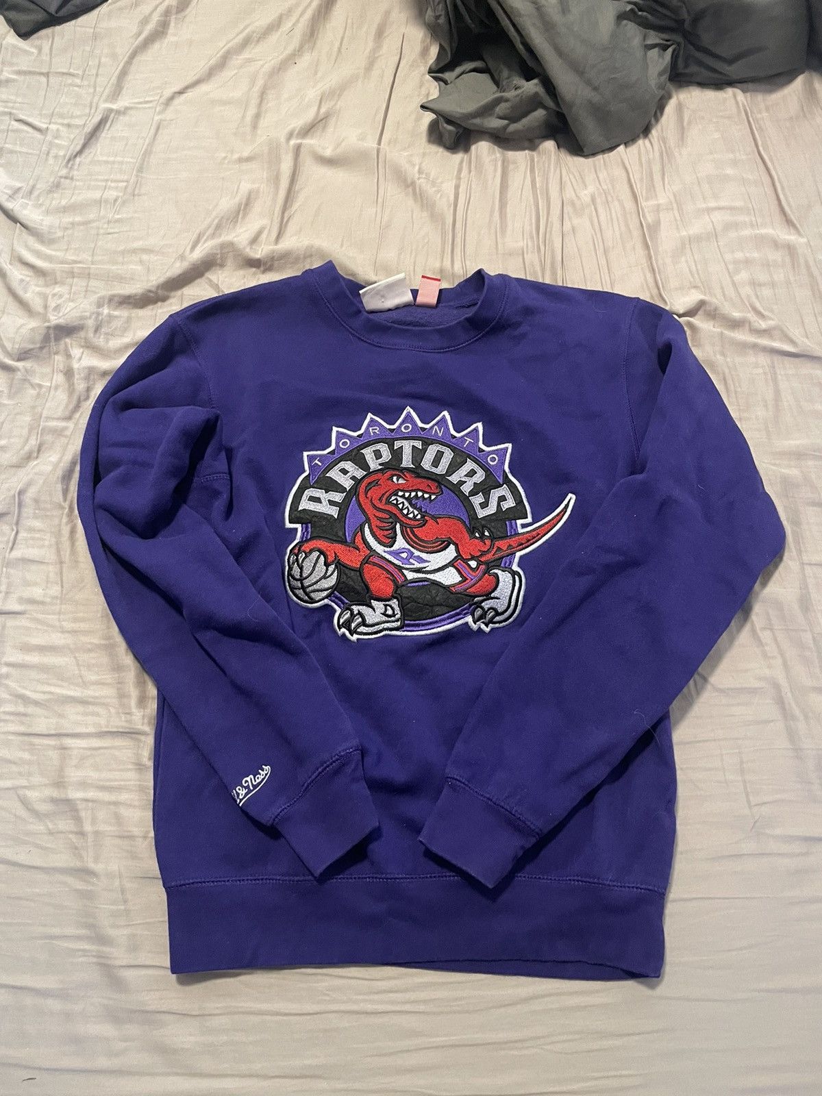 Mitchell & Ness Toronto Raptors Crewneck Size US S / EU 44-46 / 1 - 1 Thumbnail