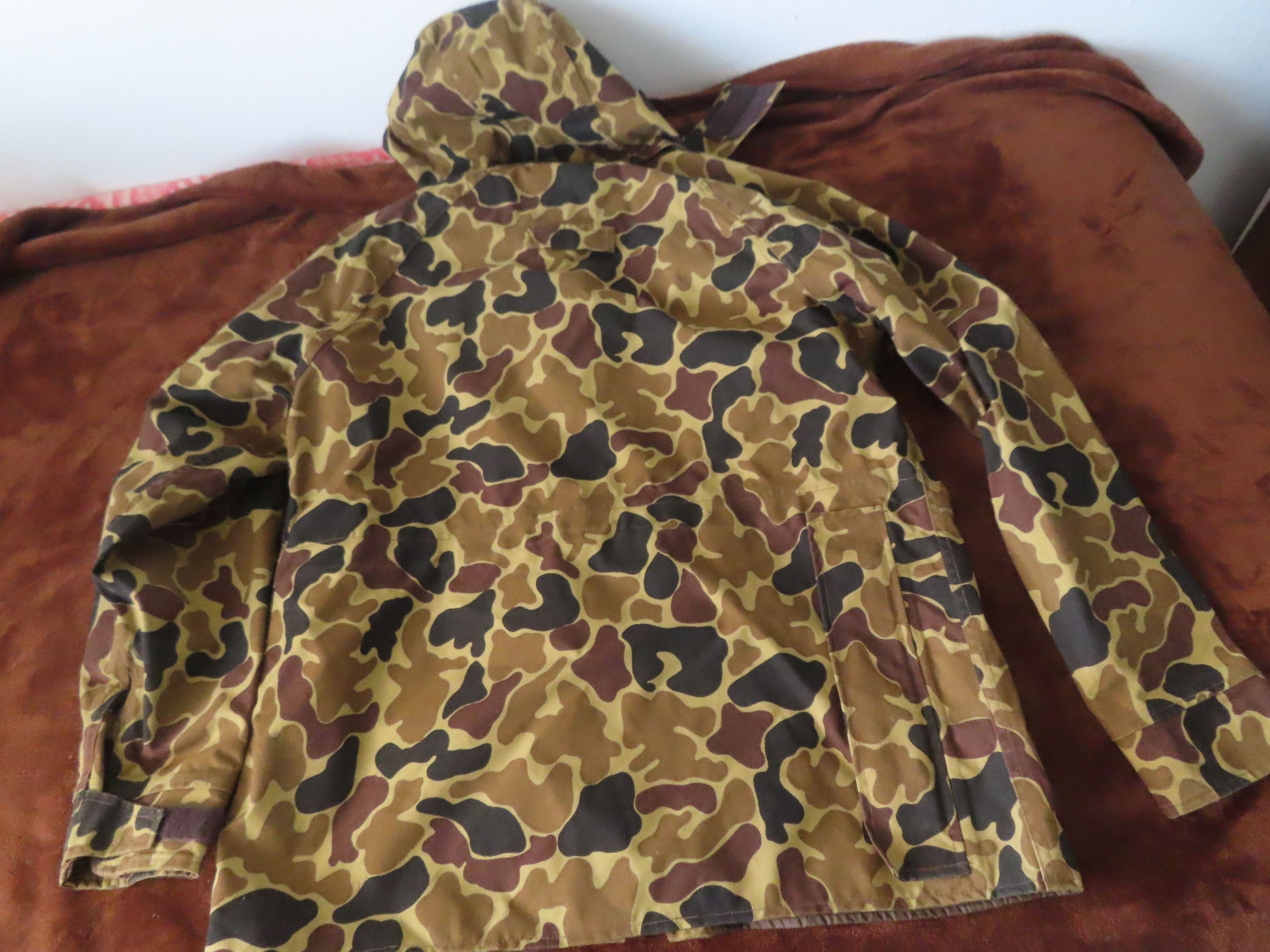 Vintage Woolrich Goretex tan Camo Jacket W/ reverse Vest