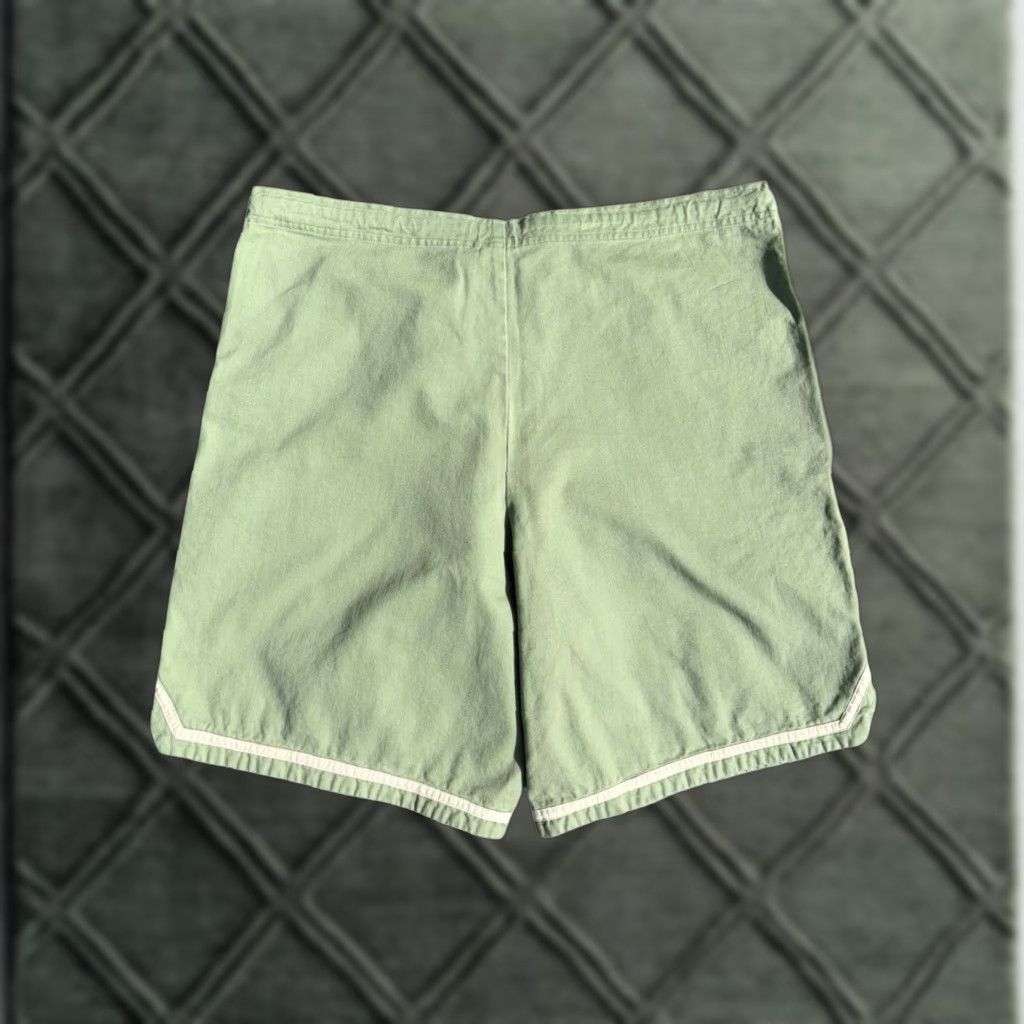 Nike VINTAGE Nike Y2K Olive Green Military Style Silver Tag Shorts XL RARE Men Athletic Military 2XL Silver Size US 39 - 1 Thumbnail