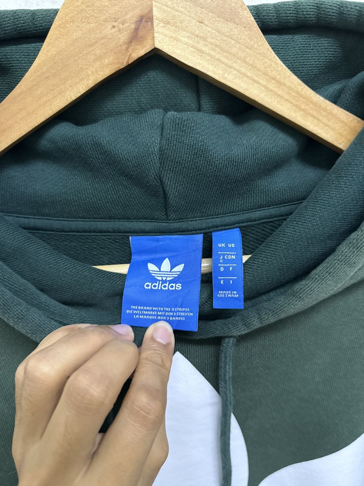 Adidas 2000s Adidas Trefoil Big Logo Faded Baggy Hoodie Size US XXL / EU 58 / 5 - 4 Thumbnail