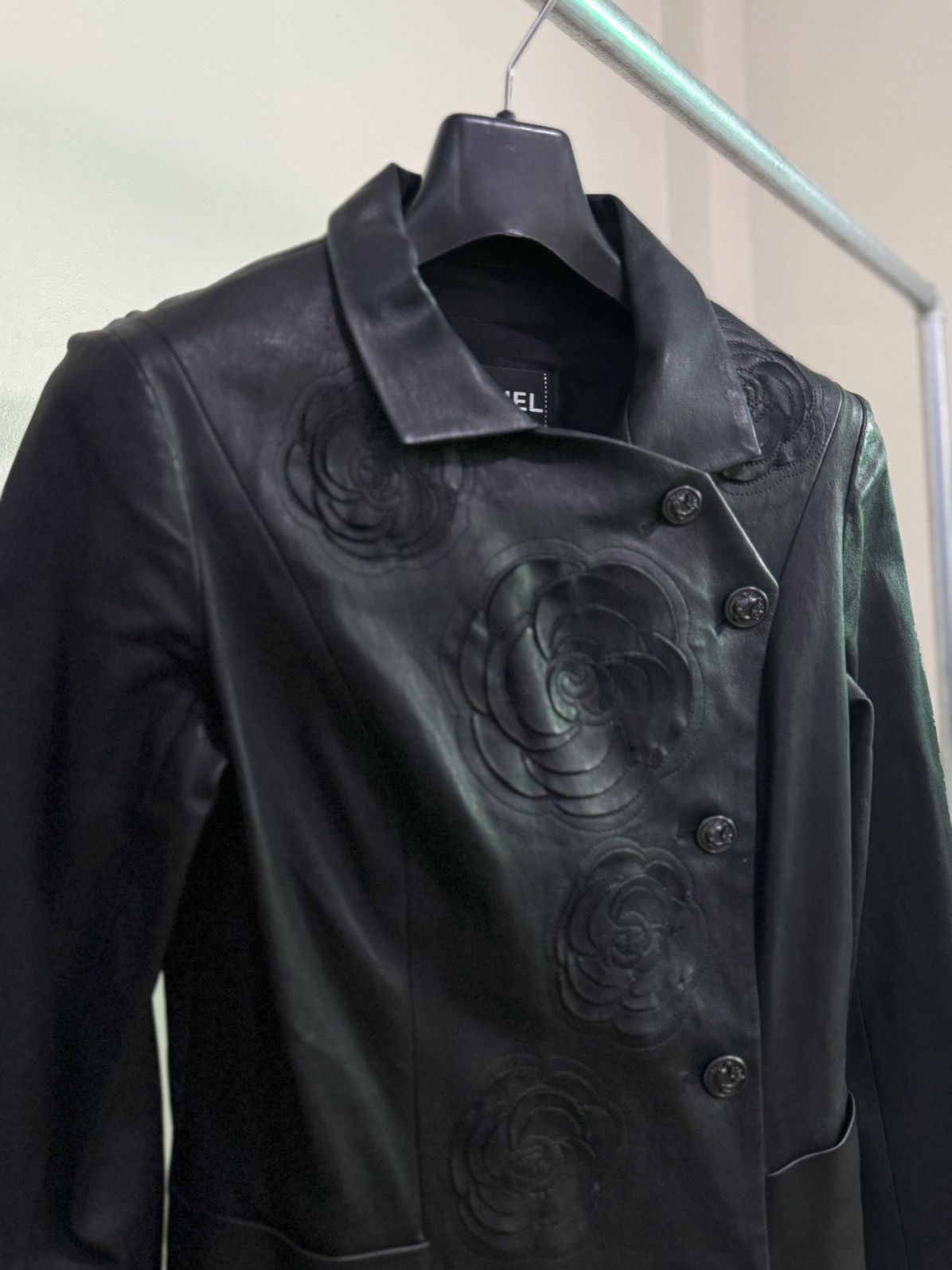 Chanel 13K Chanel 2010 Shanghai Collection Camellia Leather jacket Size XS / US 0-2 / IT 36-38 - 9 Thumbnail