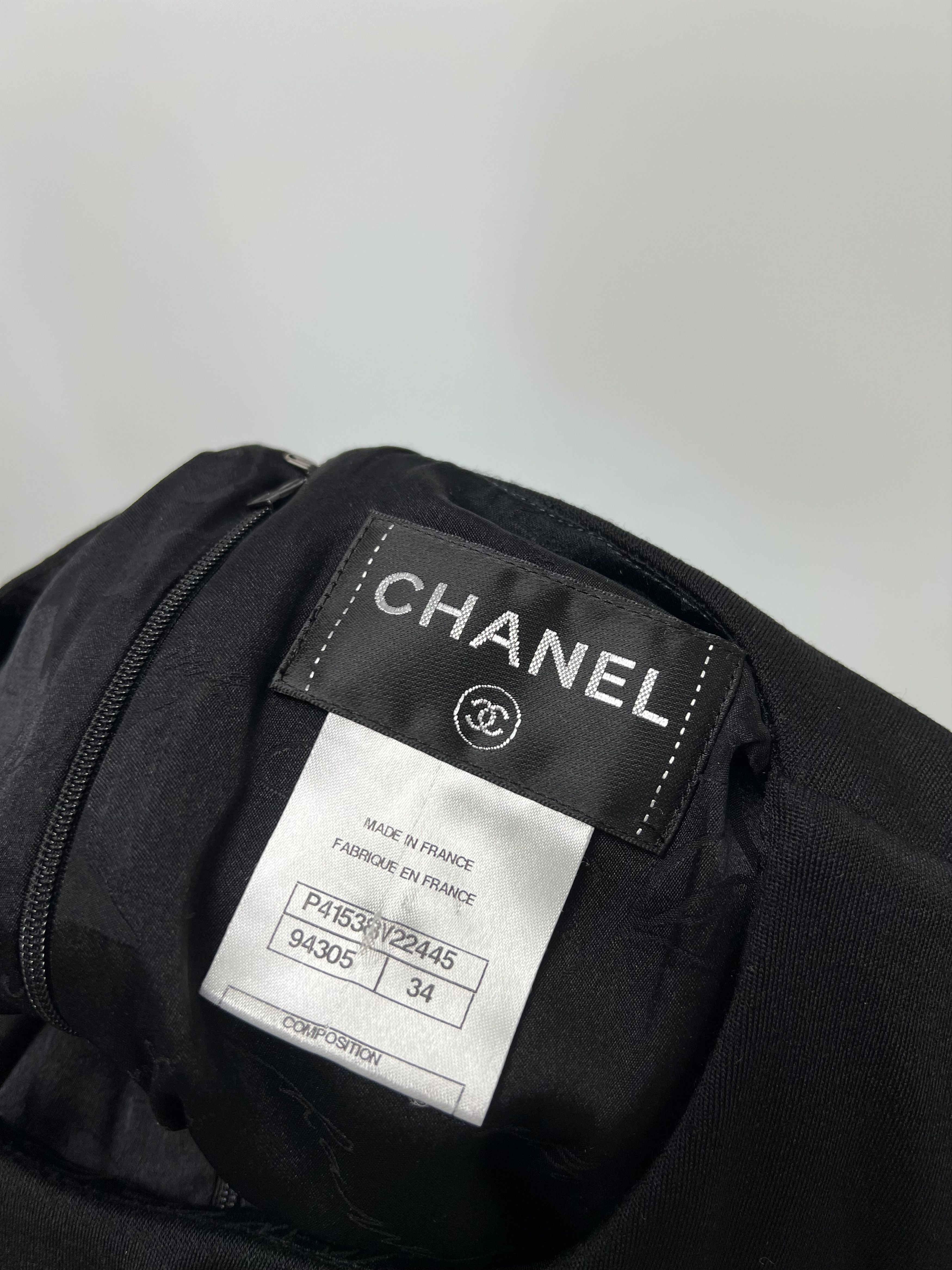 Chanel Chanel 100% Wool Short Sleeve Dress Rhinestones Decoration Size XS / US 0-2 / IT 36-38 - 20 Thumbnail