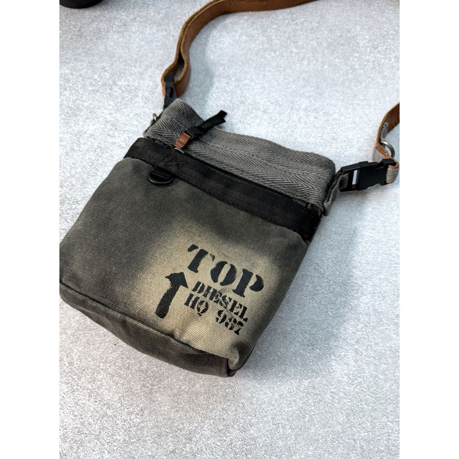 Diesel VINTAGE Diesel Top Army Messenger Bag Canvas Military Men’s Shoulders Bag Size US M / EU 48-50 / 2 - 3 Thumbnail