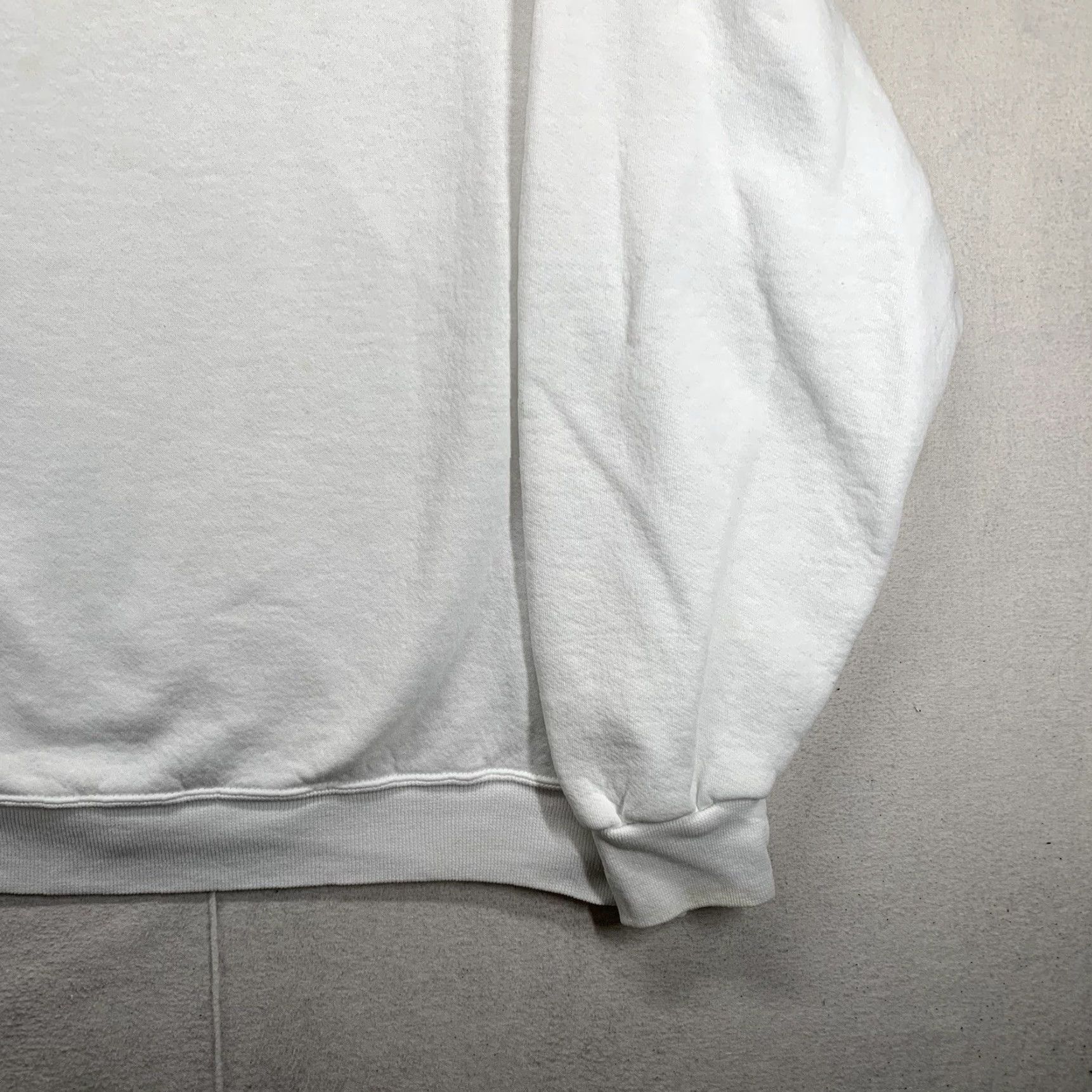 Russell Athletic VINTAGE Russell Athletic Crewneck Sweatshirt Unisex Adults 2XL White Logo Sweatshirt Retro 90s Grunge Hipster High School Tennis Gym & Training Size US XXL / EU 58 / 5 - 7 Thumbnail