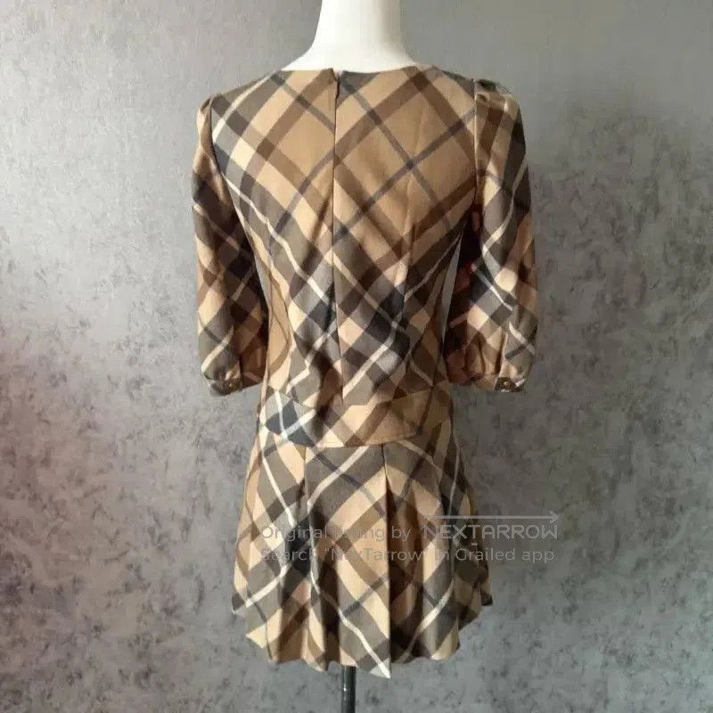 Burberry Burberry Color-Block Wool Short Dress for Women. Size S / US 4 / IT 40 - 6 Thumbnail