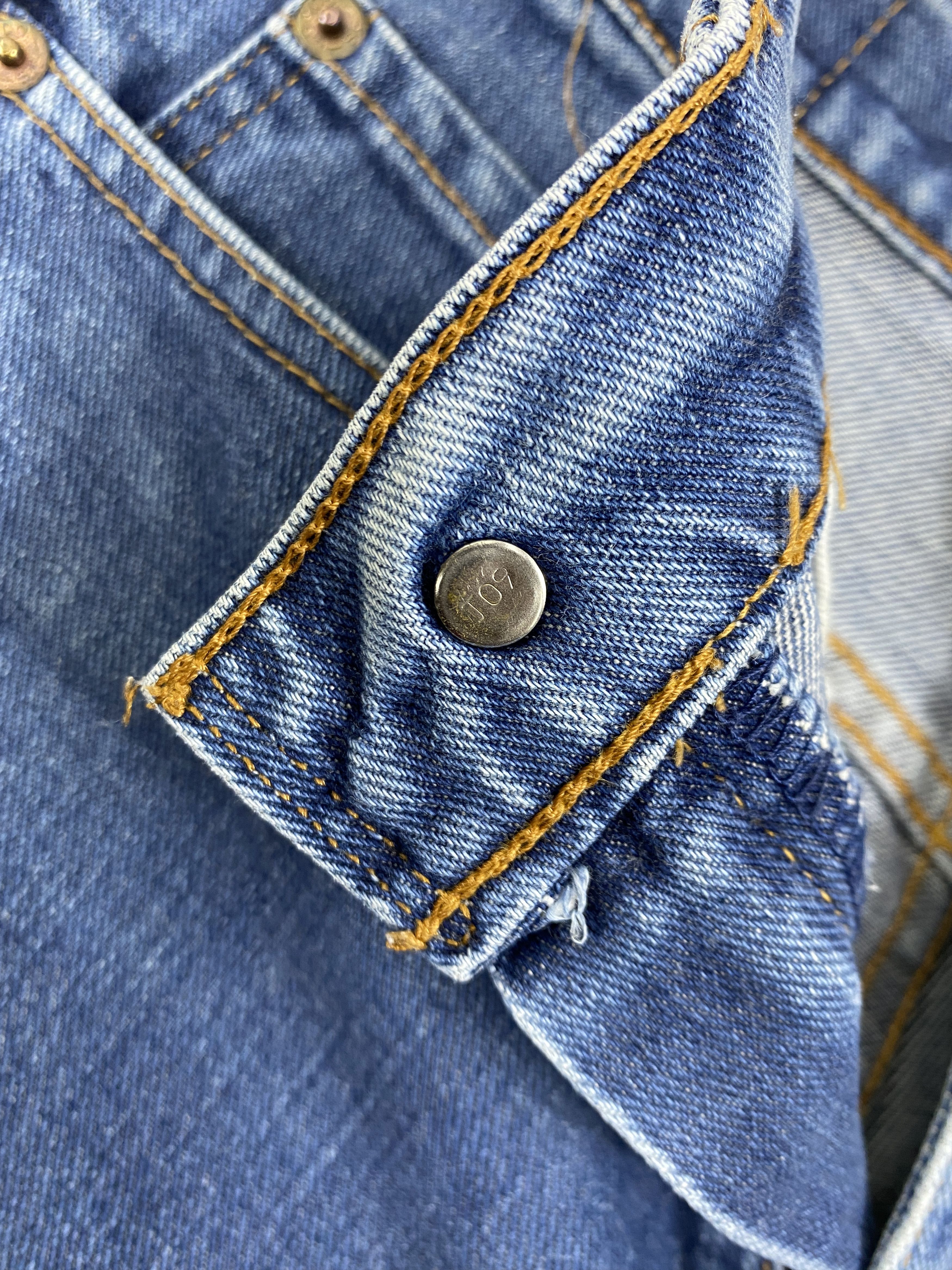 Levi's W25 Blue Vintage Levi's Flared Jeans 25x28.5 Denim -JN942 Size US 26 / EU 42 - 6 Thumbnail