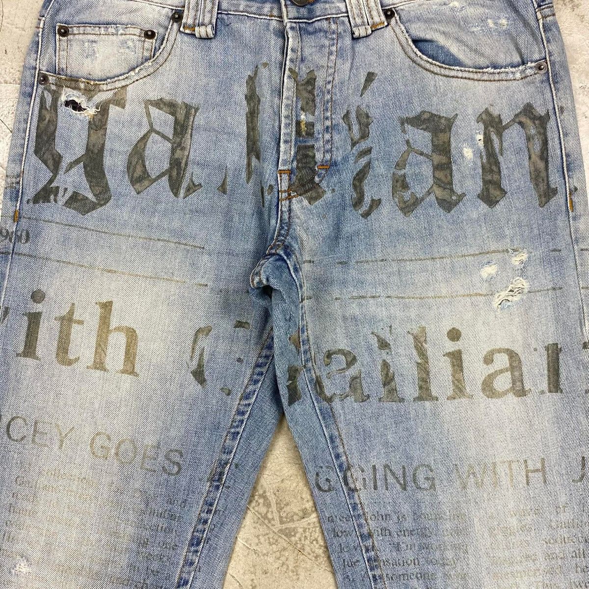 John Galliano News Paper Print Distressed Jeans Size US 32 / EU 48 - 11 Thumbnail