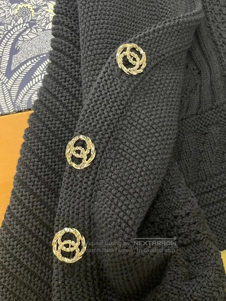 Chanel Chanel Black Gold Button Knit Crop Top. Size US M / EU 48-50 / 2 - 2 Thumbnail