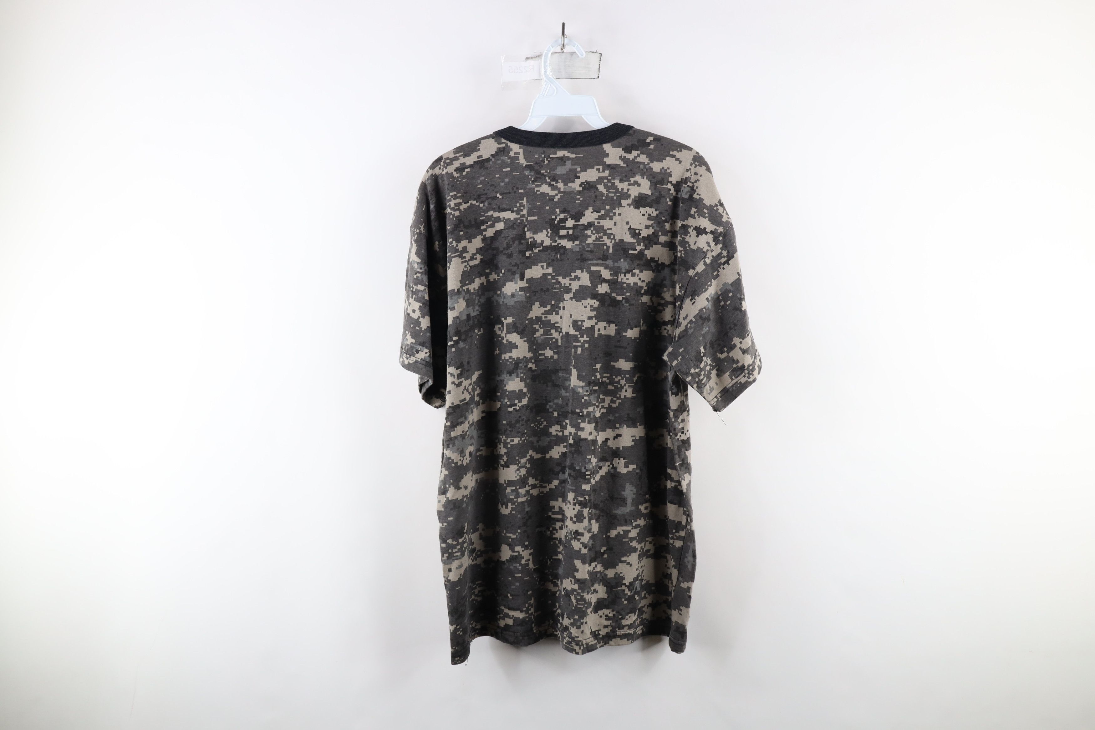 Vintage Vintage Streetwear Digital Camouflage Short Sleeve T-Shirt Size US XL / EU 56 / 4 - 9 Thumbnail