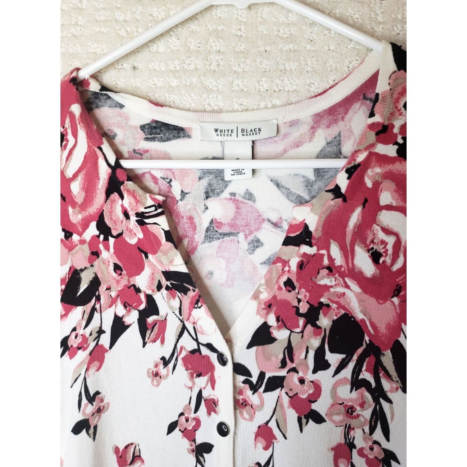 White House Black Market White House Black Market Blouse Women’s S Floral Knit V-Neck Button Long Sleeve Pink Black White Parfait Spring & Summer Casual Womens Size S / US 4 / IT 40 - 3 Thumbnail