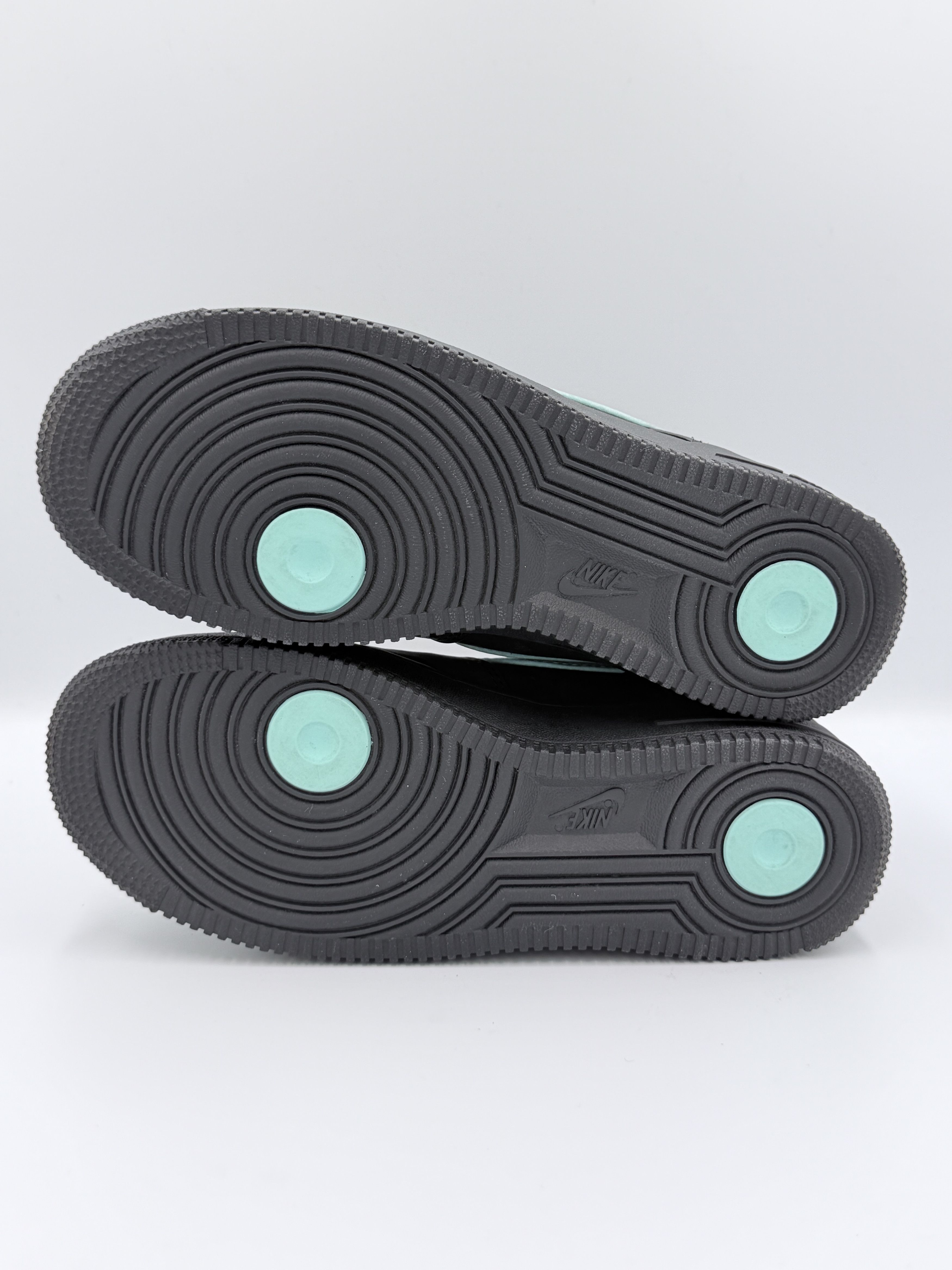 Nike × Tiffany & Co. Tiffany & Co. Nike Air Force 1 Low 1837 Black Blue Size US 6 / EU 39 - 7 Thumbnail