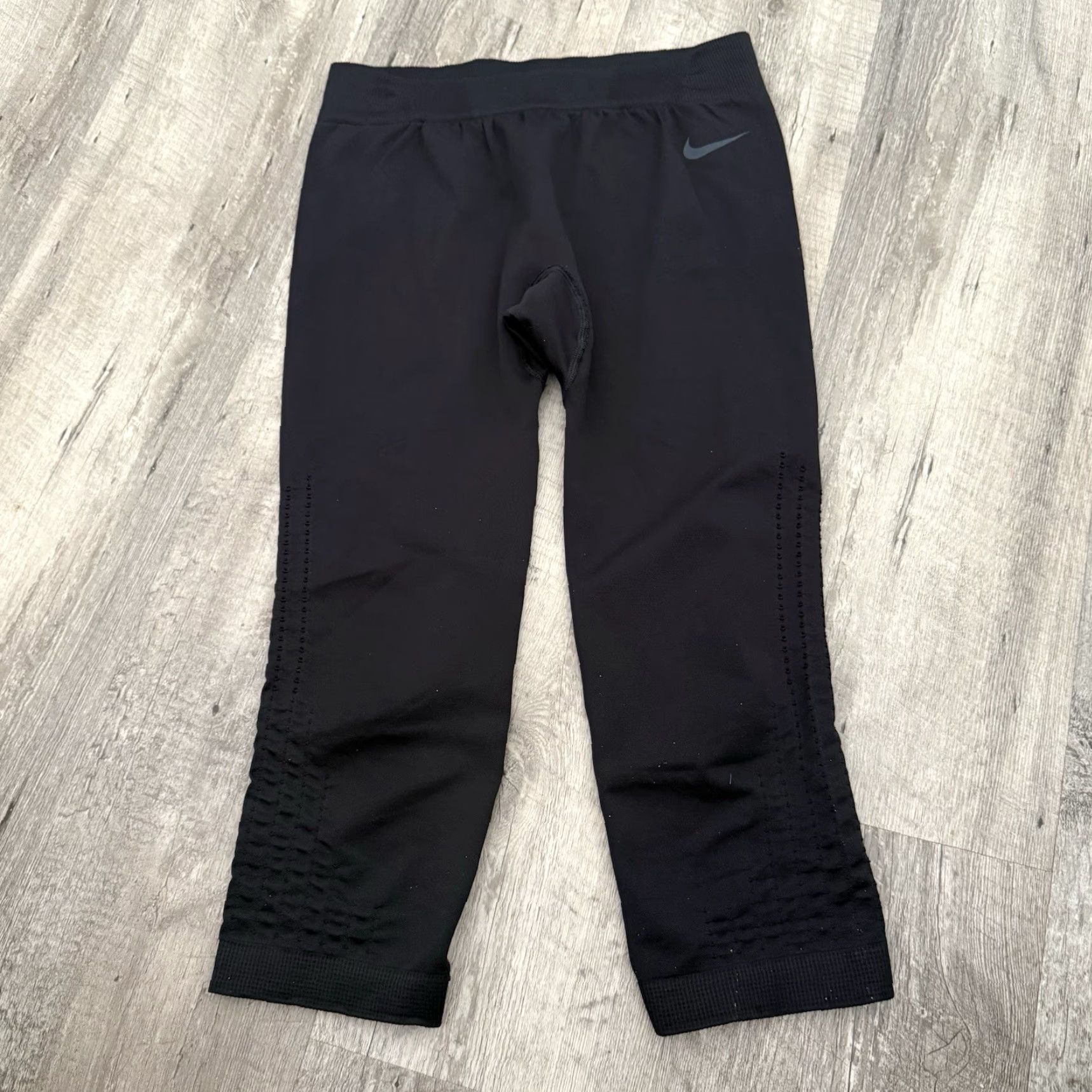 Nike Nike Pro Cropped Leggings Womens Small Black Dri-Fit Workout Activewear Stretch Compression Moisture-Wicking Inseam 17in Solid Pattern Athletic Shoes? Size 28" / US 6 / IT 42 - 5 Thumbnail