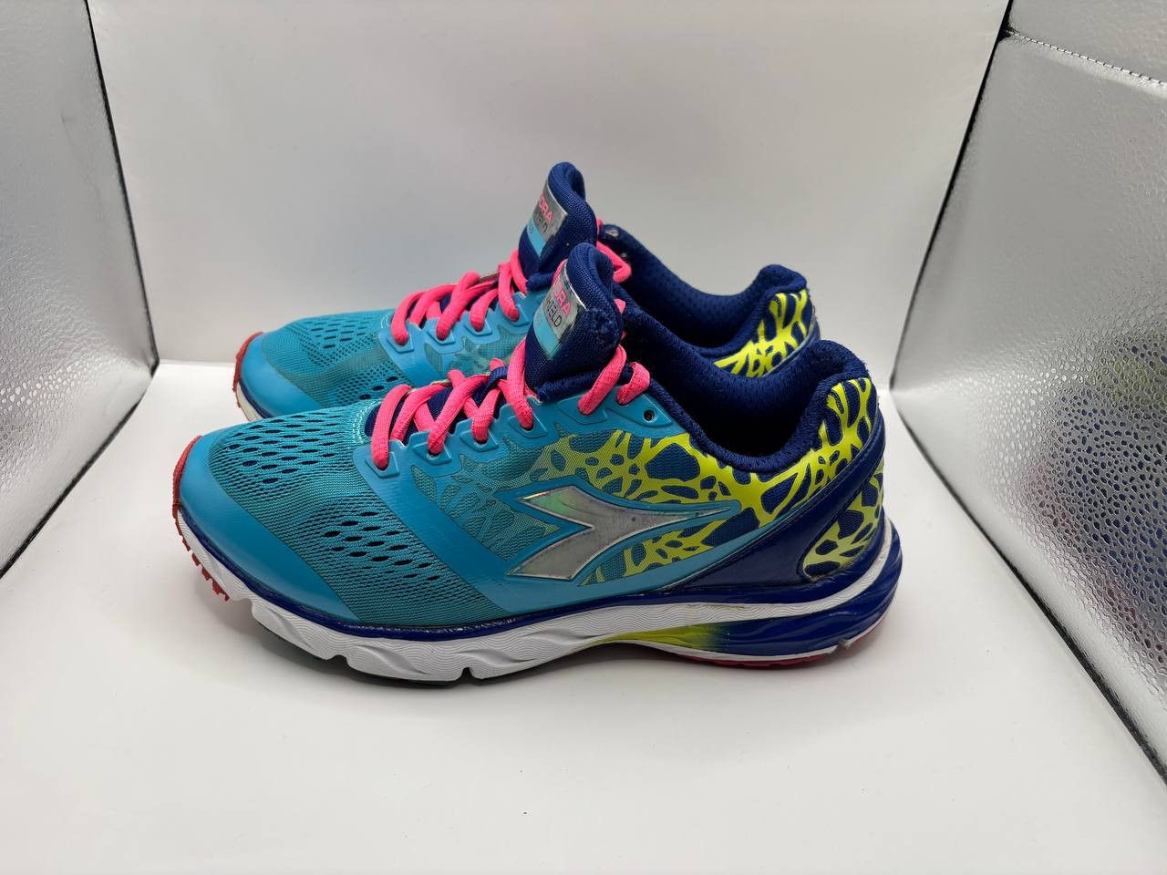 Diadora Diadora Mythos Blushield Running Sneakers - Neon Accents Size US 6 / IT 36 - 2 Thumbnail