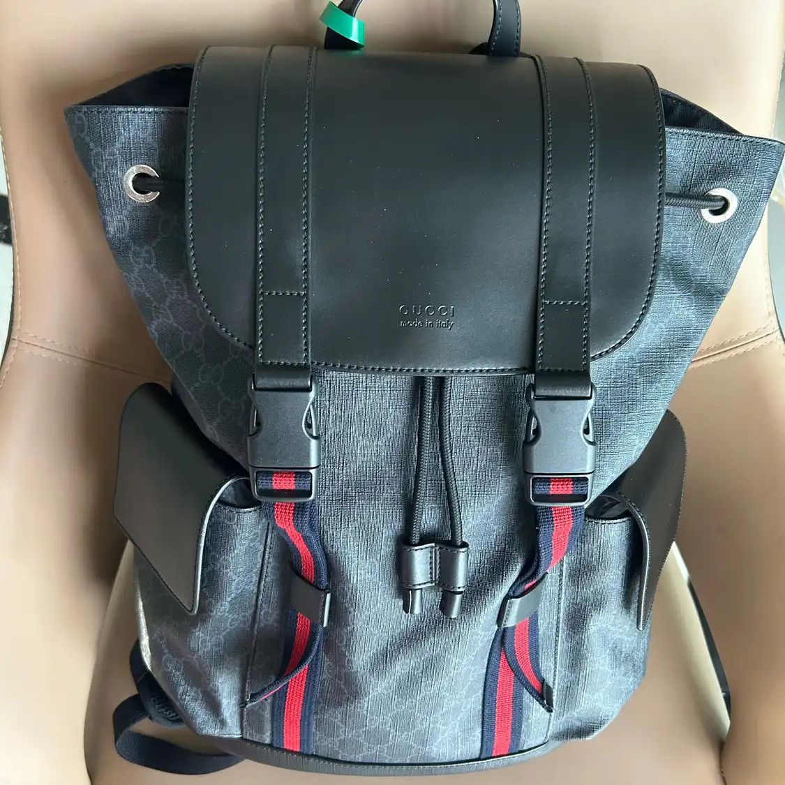 Gucci GUCCI GG Supreme black coated canvas monogram backpack  display picture 3