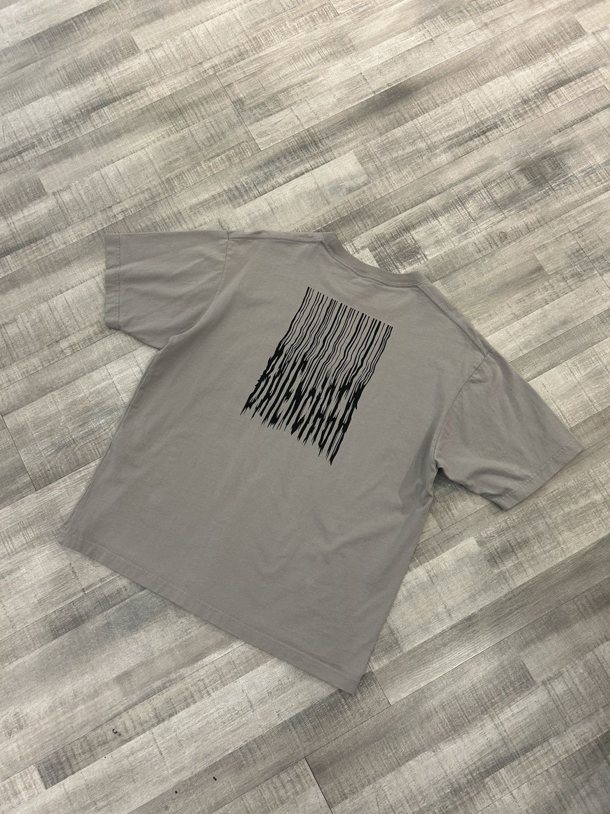 Balenciaga Balenciaga Barcode Logo Tee Size US S / EU 44-46 / 1 - 4 Thumbnail
