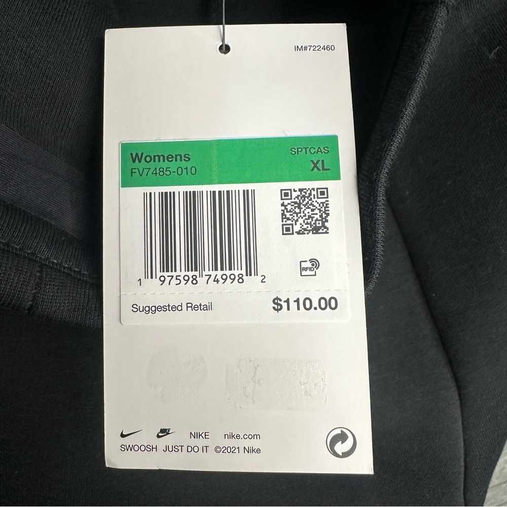 Nike Nike Women's Tech Fleece High Waisted 3” Pleated Shorts NWT Size 38" / US 16 / IT 52 - 8 Thumbnail