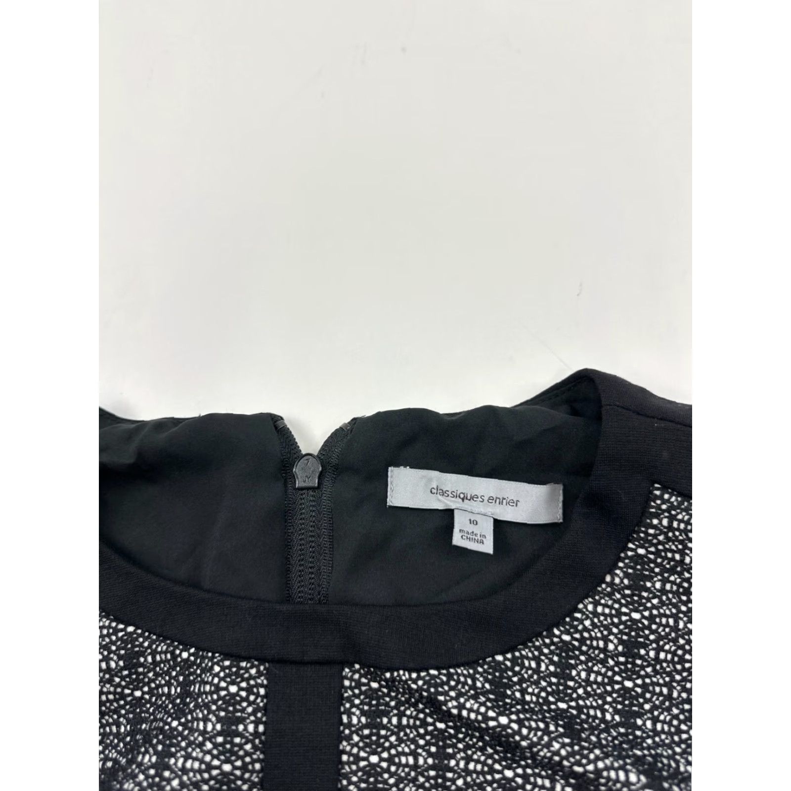 Vintage Classiques Entier Sheath Dress Womens Size 10 Black Lined Crewneck Back Zip Casual Knee Length Cap Sleeve Cotton Zipper Dress Womens 10 Black Size L / US 10 / IT 46 - 4 Thumbnail