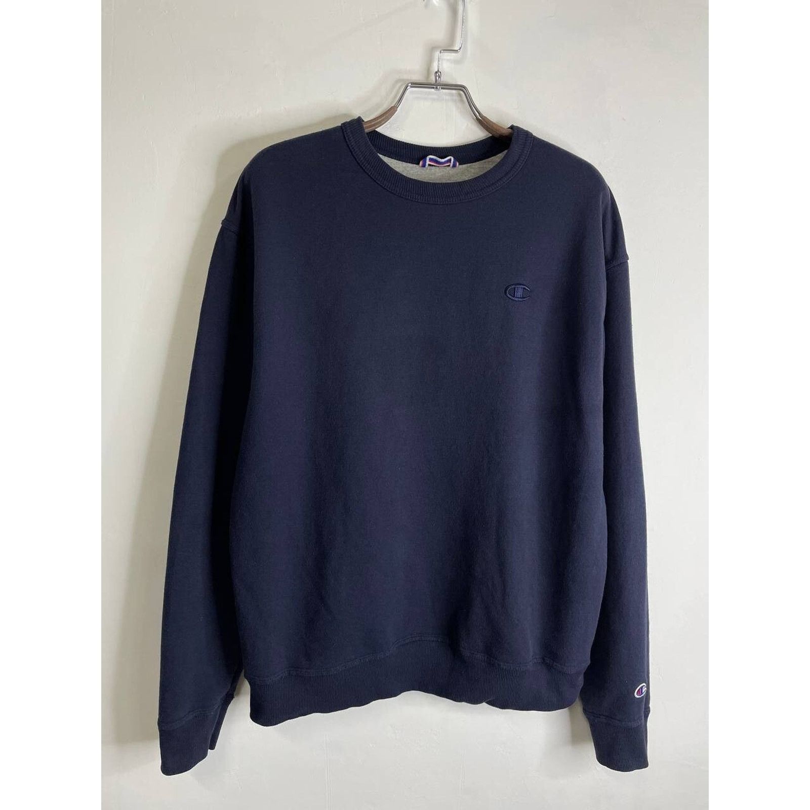 Champion Vintage Champion Navy Blue Crewneck Sweatshirt Size L Size US L / EU 52-54 / 3 - 1 Thumbnail