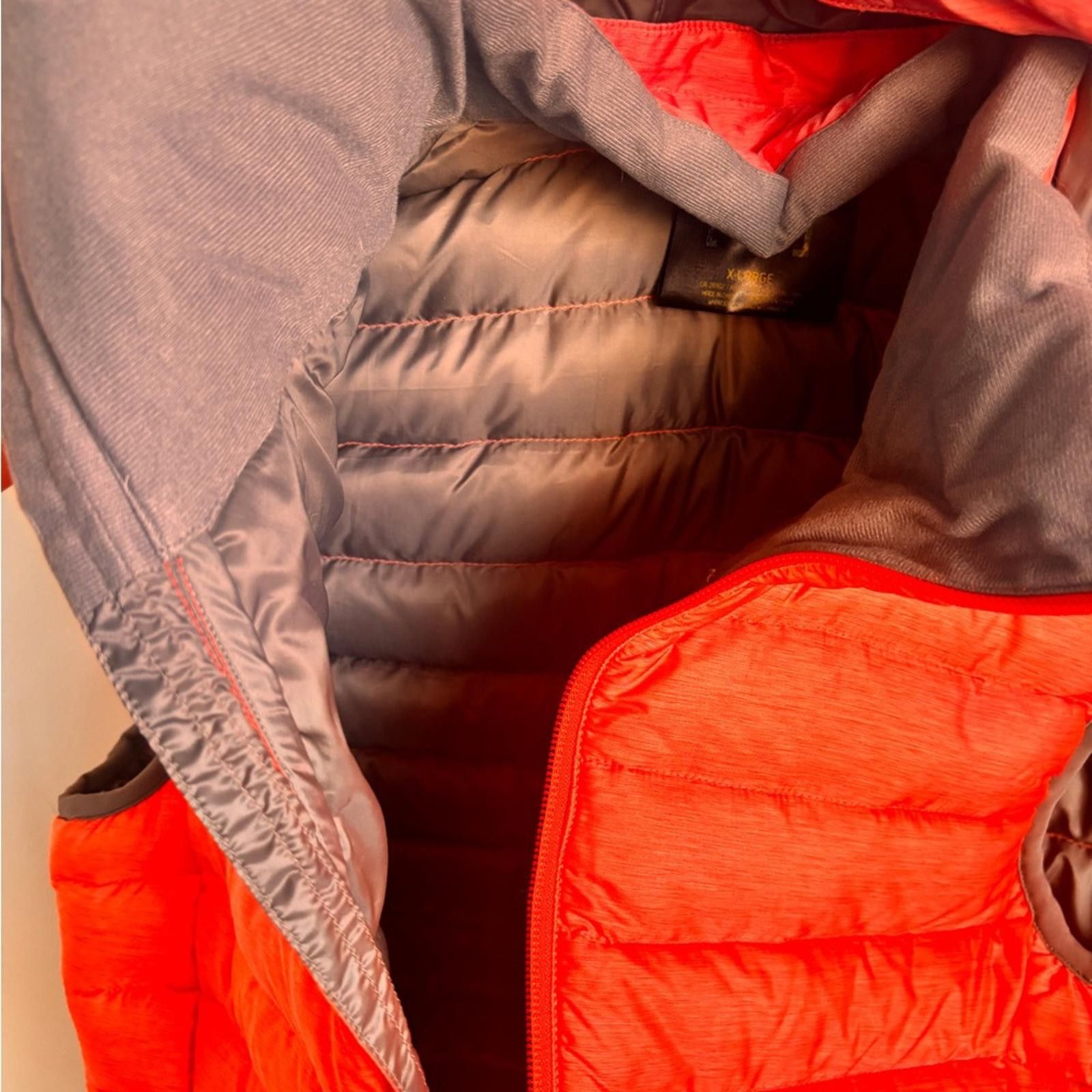 Burton AK BURTON Red Hooded Puffer Vest Size XL / US 12-14 / IT 48-50 - 3 Thumbnail